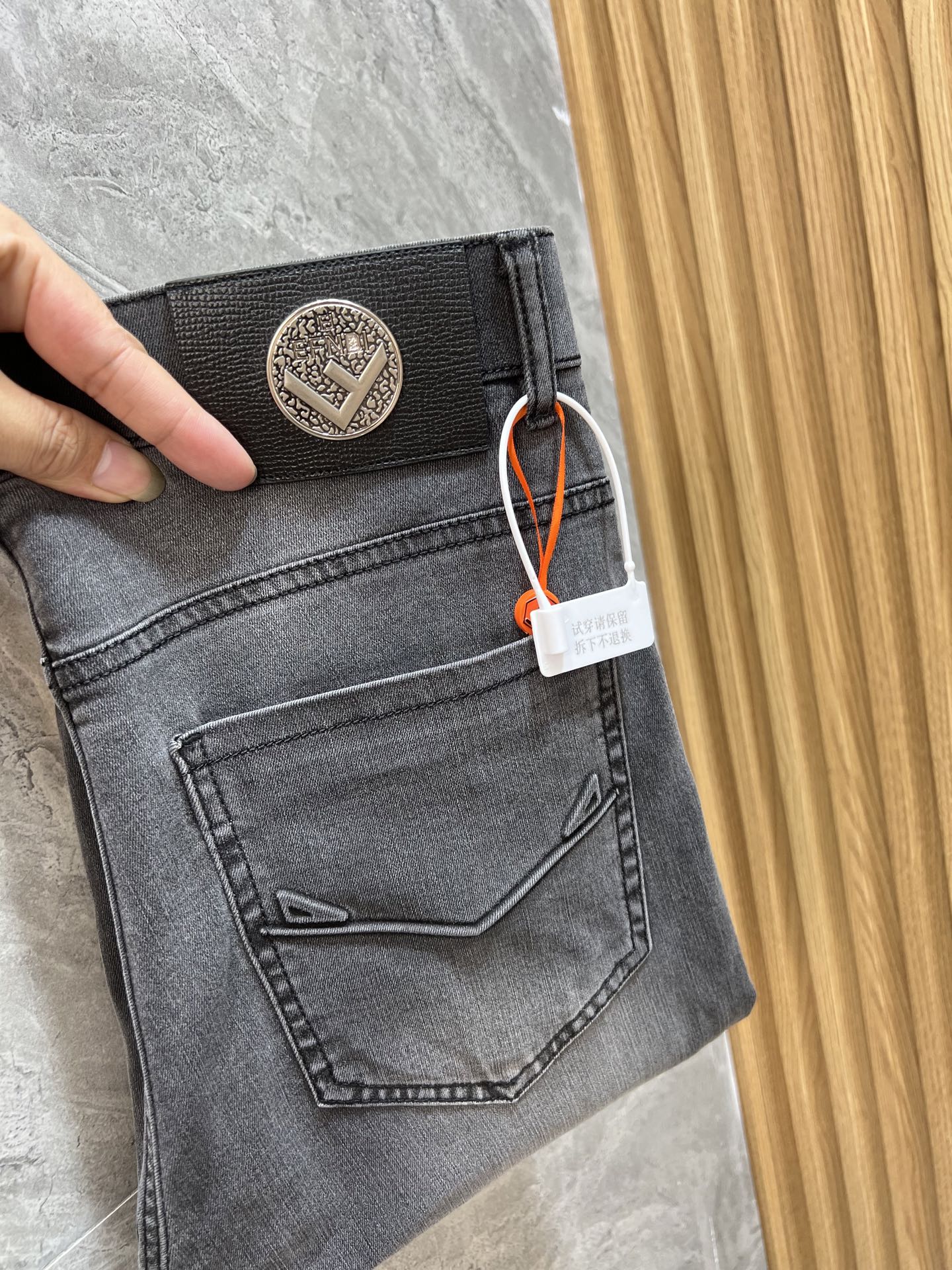 NO:465654,Fendi/Fendi 2025 Spring and Summer New Products, Complete Three Standards, Jeans, Don’t need to introduce too much good products, look at the details, the counter number is 29-38 / 140 upper body 32,,fendi,fendi,jeans,alexander wang19860909Fendi/芬迪 2025春夏新品 三标齐全 牛仔裤 好货不用过多介绍 看细节 专柜码数29-38 /140上身32码,,fendi,fendi,jeans,alexander wang,Men's clothing