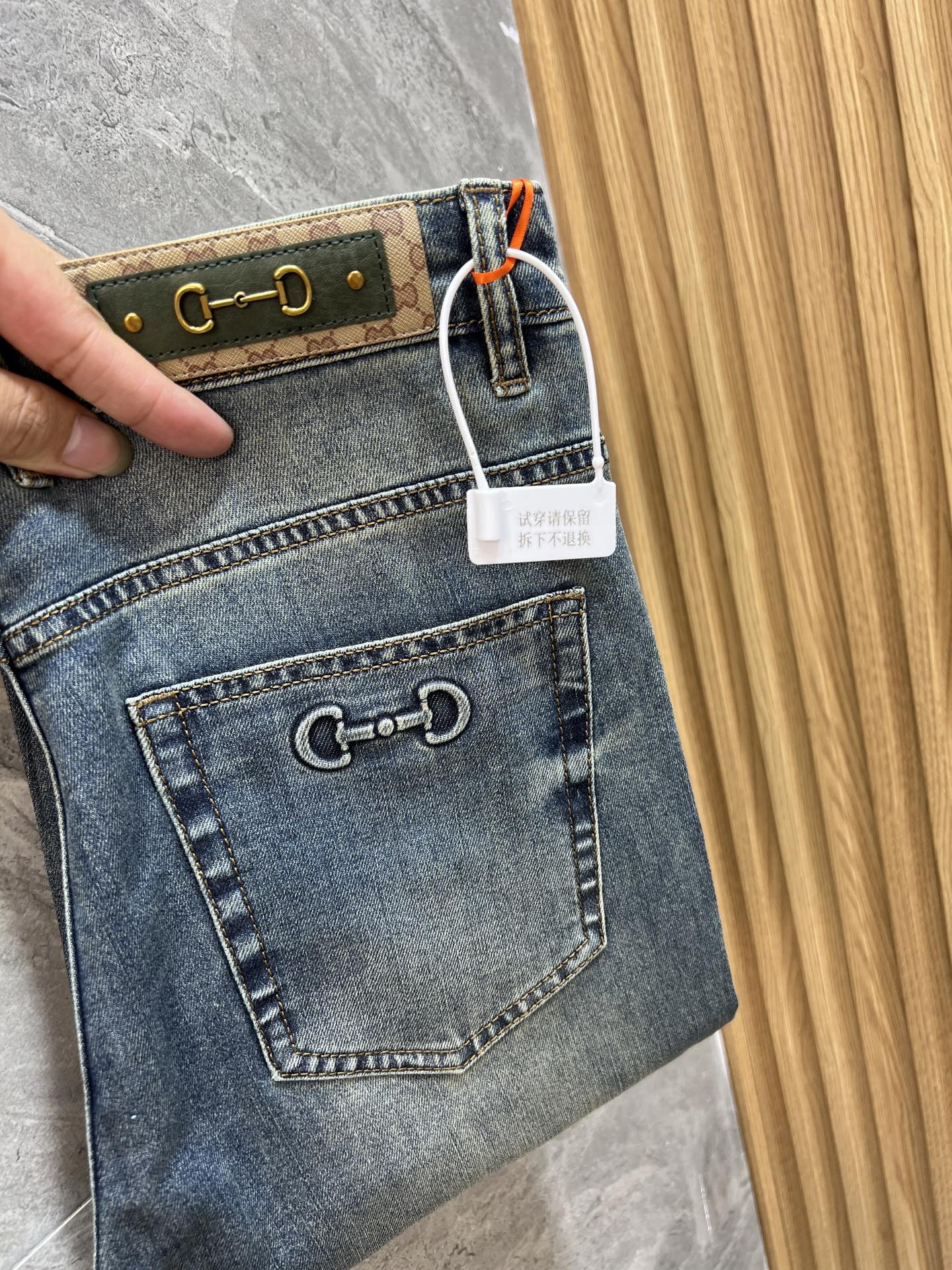 NO:465660,Gucci/Gucci 2025 Spring and Summer New Products, Complete Three Standards, Jeans, Don’t need to introduce too much good products, look at the details, the counter number is 29-38 / 140 upper body 32,,gucci,jeans,alexander wang19860909Gucci/古奇 2025春夏新品 三标齐全 牛仔裤 好货不用过多介绍 看细节 专柜码数29-38 /140上身32码,,gucci,jeans,alexander wang,Men's clothing