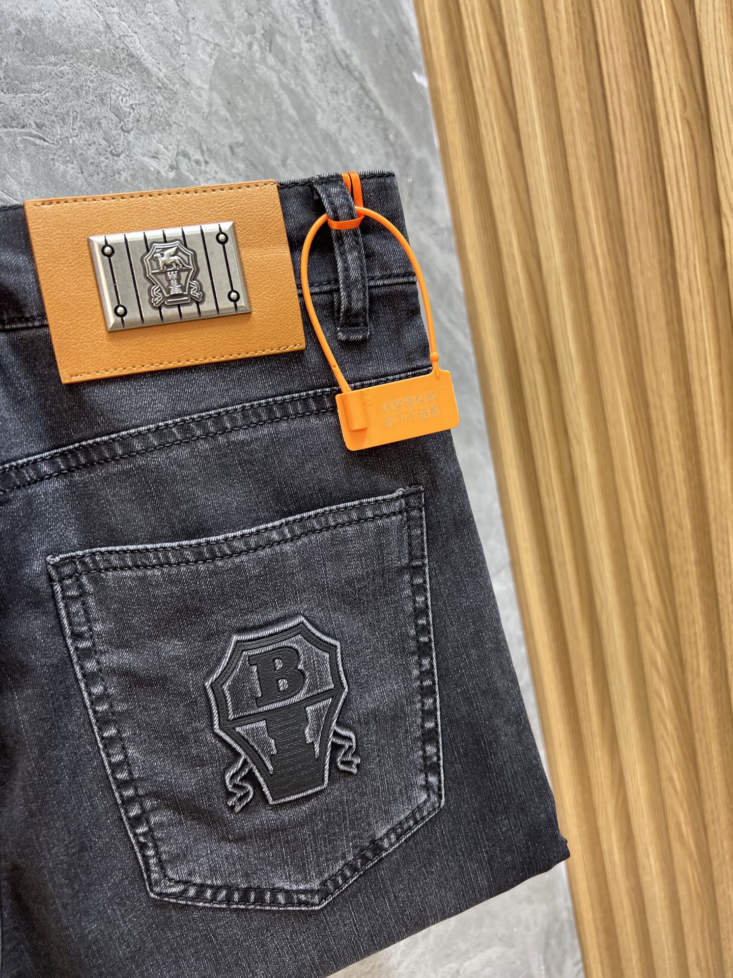 NO:465673,BC 2025 Spring and Summer New Products, Complete Three Standards, Jeans, Don’t need to introduce too much good products, look at the details, the counter number is 29-38 / 140 upper body 32, jeans, alexander wang19860909BC 2025春夏新品 三标齐全 牛仔裤 好货不用过多介绍 看细节 专柜码数29-38 /140上身32码,,jeans,alexander wang,Men's clothing