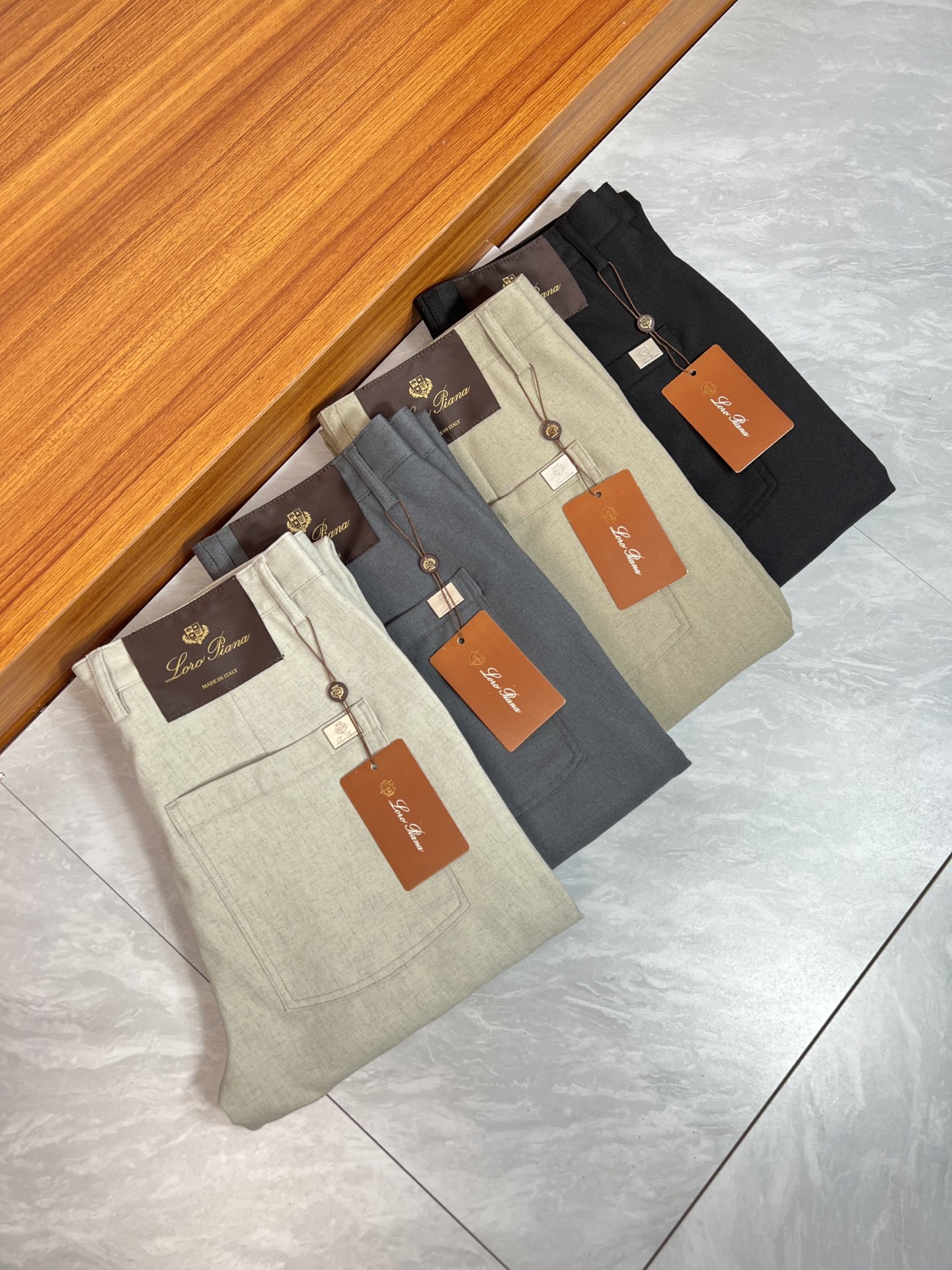 NO:471775,LP Spring and summer new products, complete three-standard trousers, casual pants, good products, don't need to introduce too much, look at the details, counter number 29-36 / 140 upper body 32 sizes,,loro piano,alexander wang19860909LP 春夏新品 三标齐全 西裤 休闲裤 好货不用过多介绍 看细节 专柜码数29-36 /140上身32码,,loro piana,alexander wang,Men's clothing