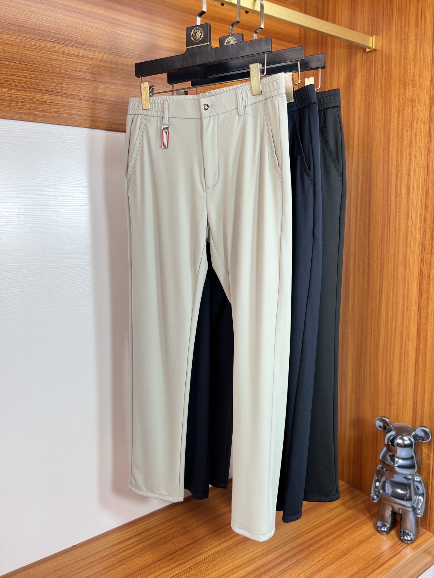 NO:450291,Burberry/Burberry 2025 Spring and Summer New Products, Complete Three Standards, Trousers, Casual Pants, Good Products, Don’t need to introduce too much, Look at the details, Counter code 29-36, 175/140, 32 upper body sizes,,burberry,burberry,alexander wang19860909Burberry/巴宝莉 2025春夏新品 三标齐全 西裤 休闲裤 好货不用过多介绍 看细节 专柜码数29-36 175/140上身32码,,burberry,burberry,alexander wang,Men's clothing