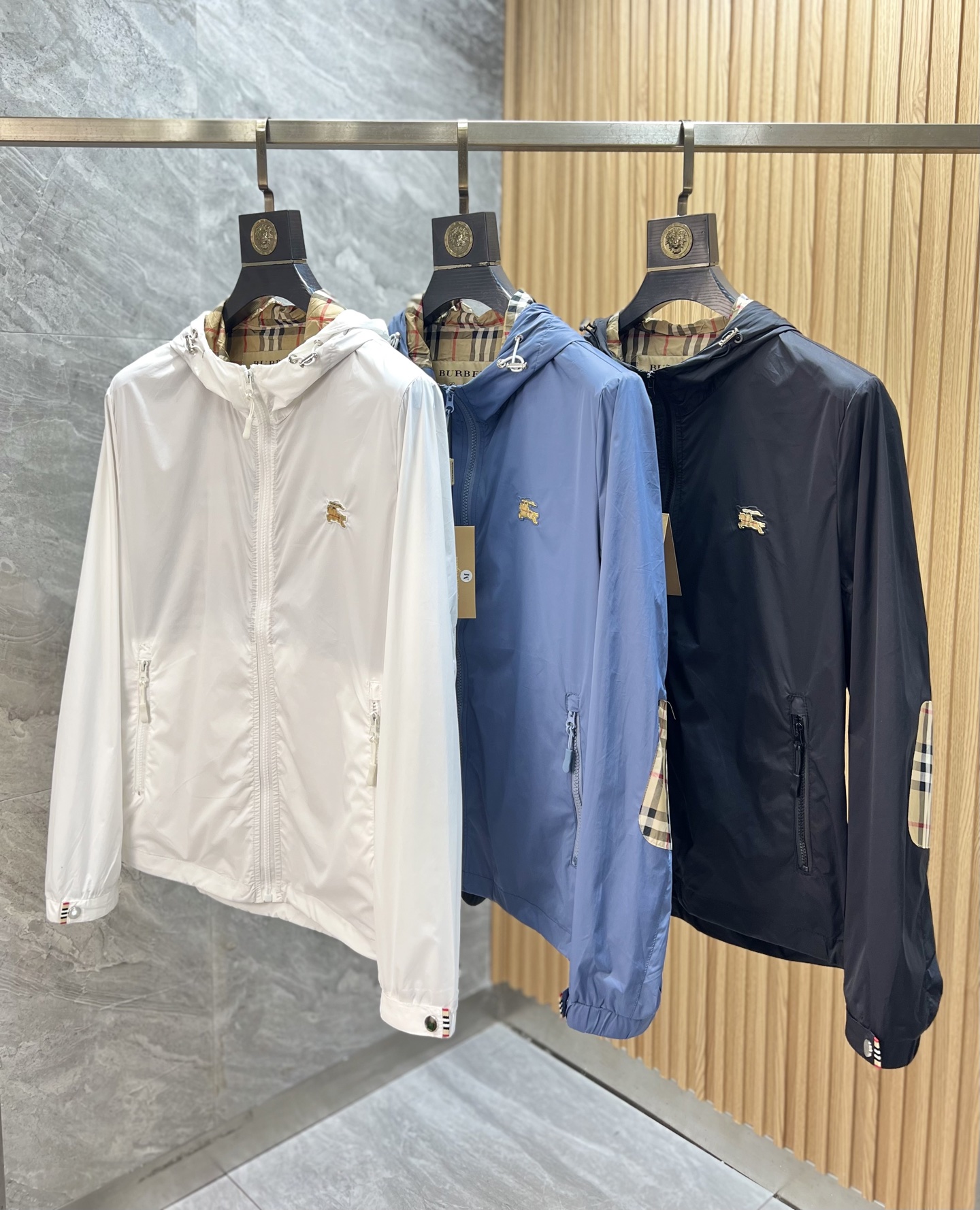 NO:428703,Burberry/Burberry New products for spring and summer 2025 are available in new products, complete three standards, sun protection clothing, good products do not need to be introduced too much, look at the details, counter number M-XXXL 175/140 Suggestions L,,burberry,burberry,alexander wang19860909Burberry/巴宝莉 2025年春夏新品上新 三标齐全 防晒服 好货不用过多介绍 看细节 专柜码数M-XXXL 175/140建议L,,burberry,burberry,alexander wang,Men's clothing