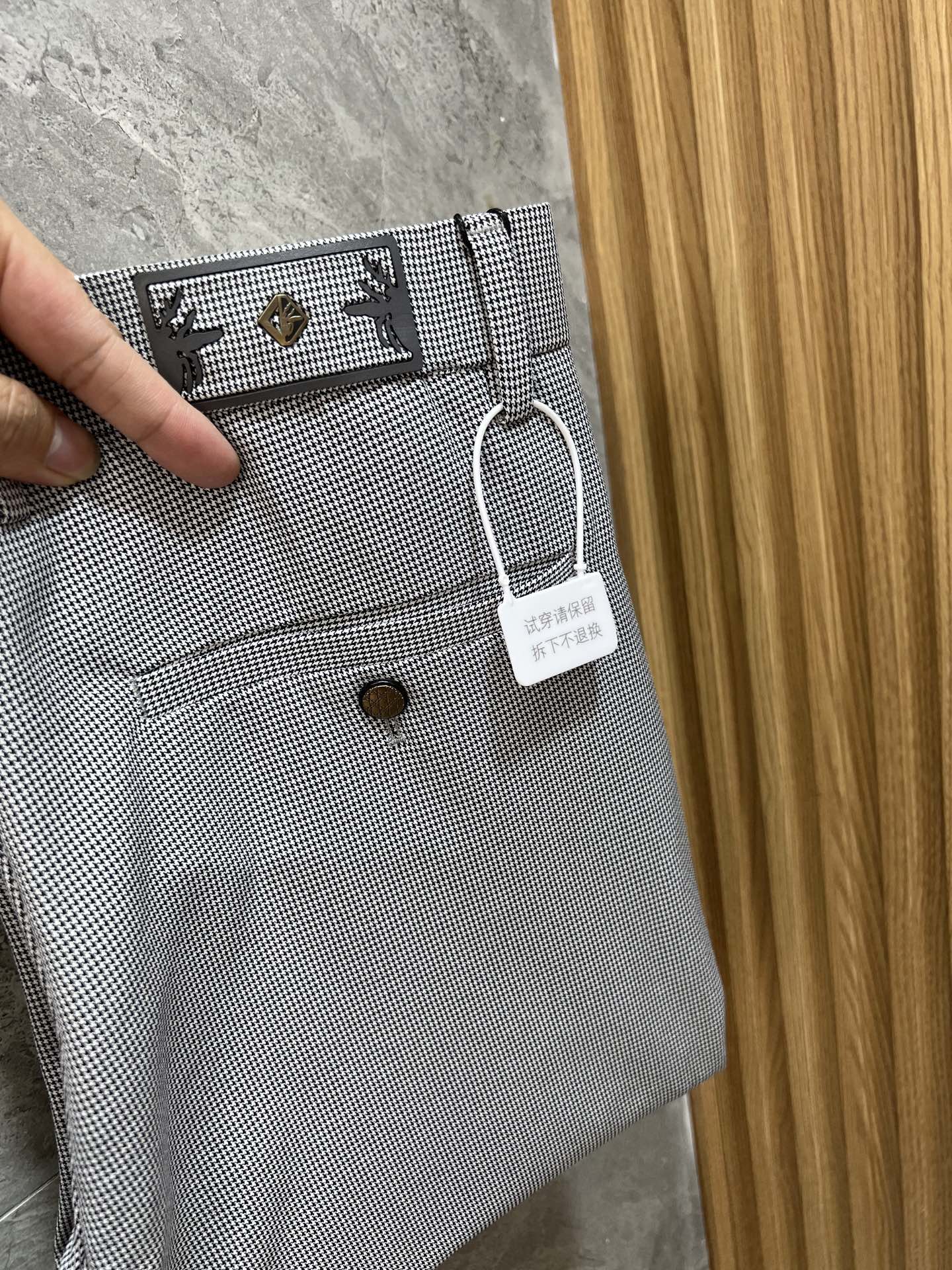 NO:506506,Dior/Dior 2025 spring and summer new product, complete three-standard trousers, casual pants, good products, don't need to introduce too much, look at the details, counter number 29-36, 175/140 upper body 32 sizes,,dior,dior,alexander wang19860909Dior/迪奥 2025春夏新品 三标齐全 西裤 休闲裤 好货不用过多介绍 看细节 专柜码数29-36 175/140上身32码,,dior,dior,alexander wang,Men's clothing