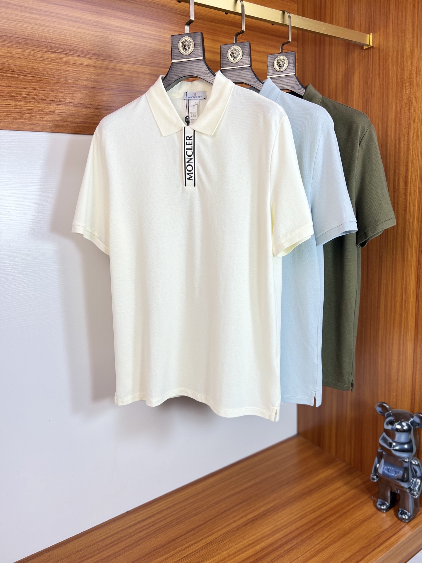 NO:506502,Moncler/Monkey 2025 Spring and Summer New Products are available, Three Standards Complete Lapel Short-Sleeve POLO Shirt, Good Products Don't Be Over-Introduction, Look at the Details Counter Code M-XXXXL 175/140 Suggestions L, Moncler, T-shirt, alexander wang19860909Moncler/蒙口 2025年春夏新品上新 三标齐全 翻领短袖POLO衫 好货不用过多介绍 看细节 专柜码数M-XXXXL 175/140建议L,,Moncler,T-shirt,alexander wang,Men's clothing