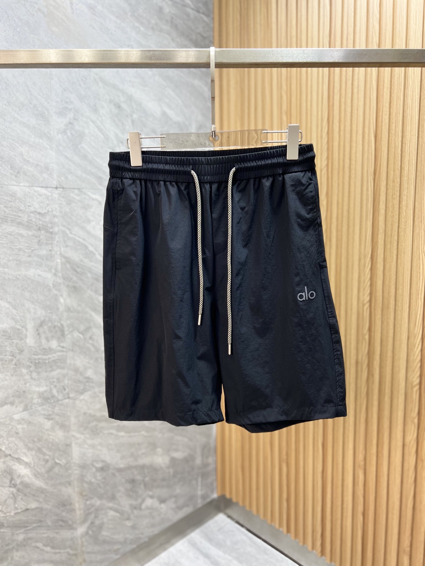 NO:437822,alo 2025 spring and summer new product, complete three standards, shorts, good products, don't need to introduce too much, look at the details, counter number M-XXXL /140 upper body L,, shorts, alexander wang19860909alo 2025春夏新品 三标齐全 短裤 好货不用过多介绍 看细节 专柜码数M-XXXL /140上身L,,shorts,alexander wang,Men's clothing