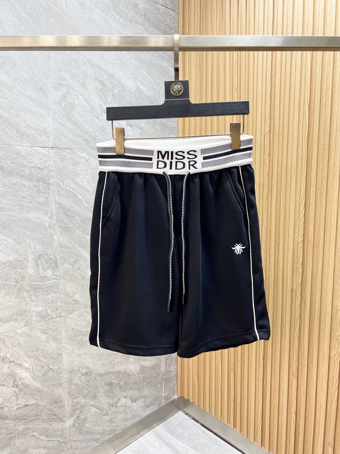 NO:437854,Dior 2025 spring and summer new products, complete three standards, shorts, good products, don't need to introduce too much, look at the details, counter number M-XXXL /140 upper body L,,dior, shorts,alexander wang19860909迪奥 2025春夏新品 三标齐全 短裤 好货不用过多介绍 看细节 专柜码数M-XXXL /140上身L,,dior,shorts,alexander wang,Men's clothing