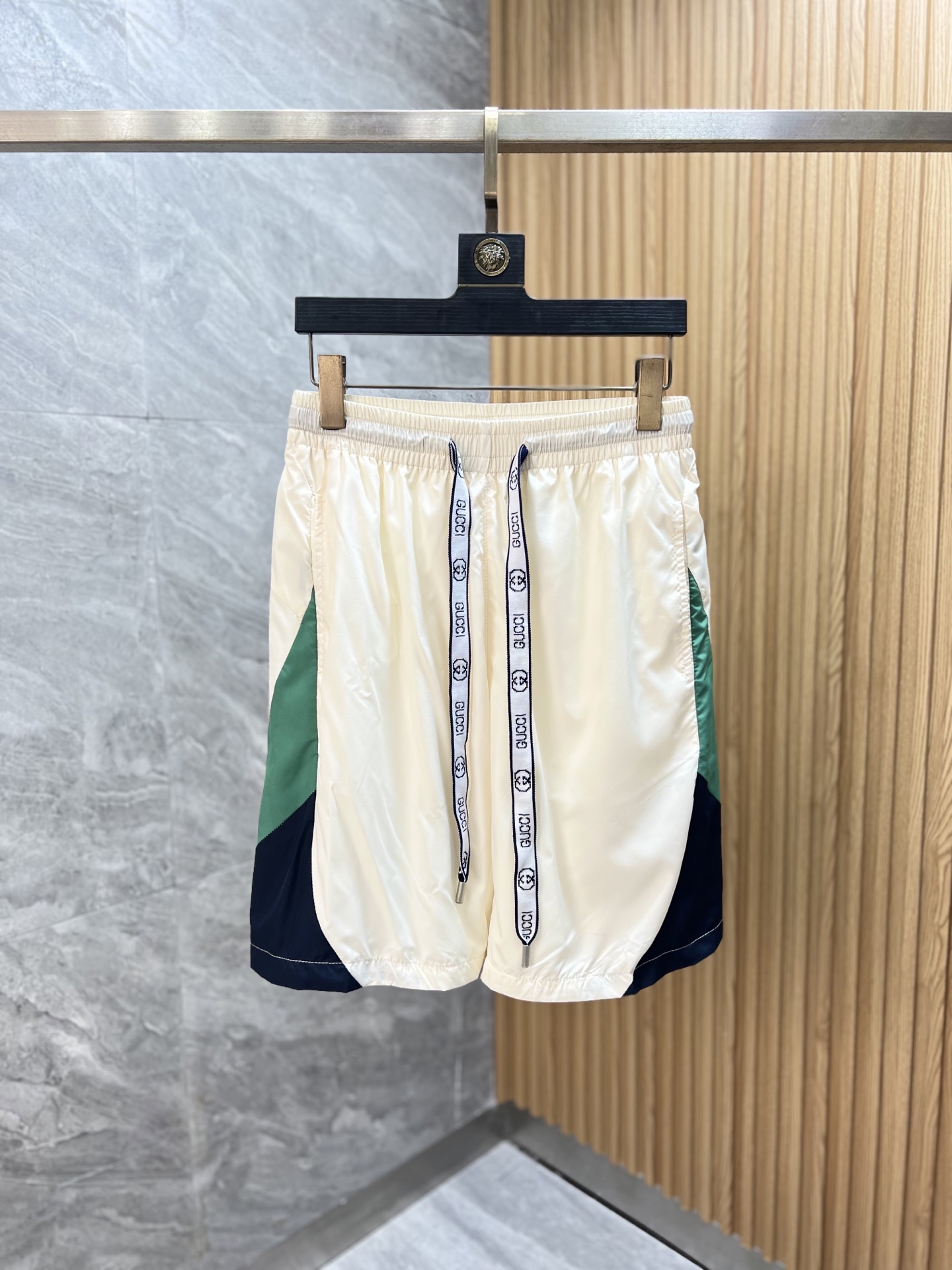 NO:437781,Gucci/Gucci 2025 Spring and Summer New Products, Complete Three Standards, Shorts, Good Goods Don't Be Over-Introduction, Look at the Details, Counter Code Number M-XXXL /140 Upper Body L,,gucci, shorts, alexander wang19860909Gucci/古奇 2025春夏新品 三标齐全 短裤 好货不用过多介绍 看细节 专柜码数M-XXXL /140上身L,,gucci,shorts,alexander wang,Men's clothing