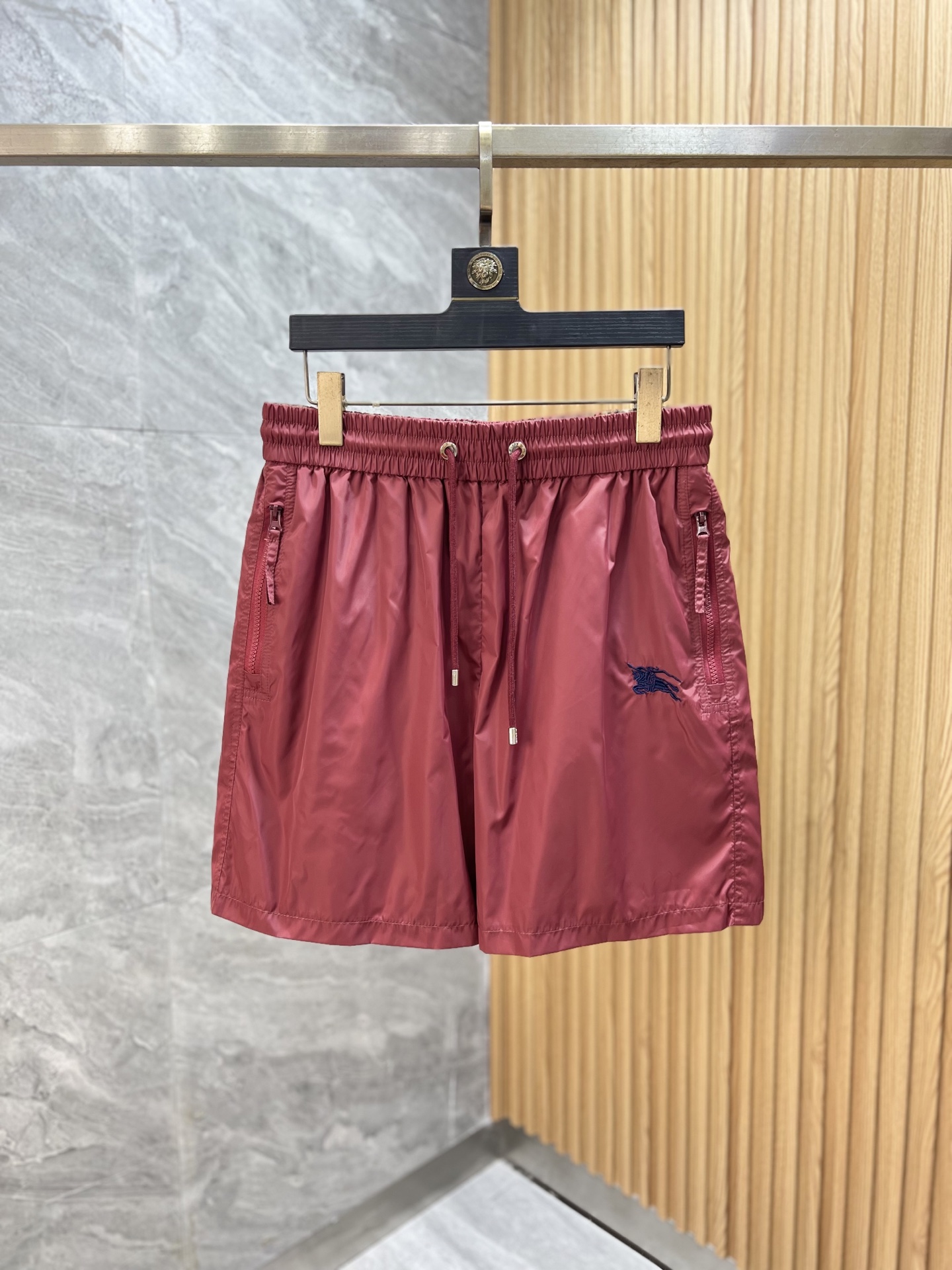 NO:437800,Burberry/Burberry 2025 Spring and Summer New Products, Complete Three Standards, Shorts, Good Goods Don't Be Over-Introduction, Look at the Details, Counter Code Number M-XXXL /140 Upper Body L,,burberry,burberry,shorts,alexander Wang19860909Burberry/巴宝莉 2025春夏新品 三标齐全 短裤 好货不用过多介绍 看细节 专柜码数M-XXXL /140上身L,,burberry,burberry,shorts,alexander wang,Men's clothing