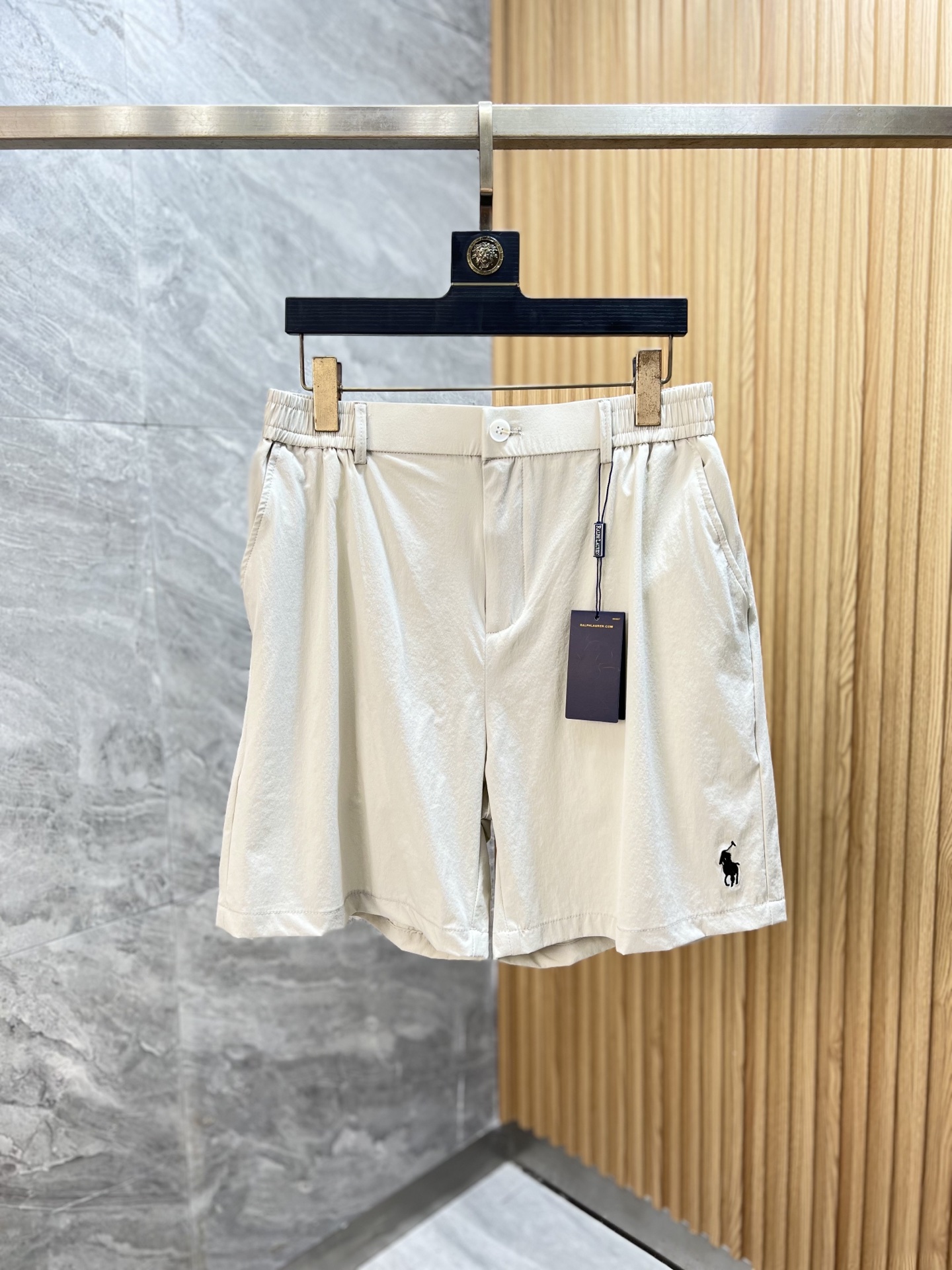 NO:437817,Paul 2025 Spring and Summer New Products, Complete Three Standards, Shorts, Don’t need to introduce too much good products, look at the details, counter number M-XXXL /140 upper body L,, shorts, alexander wang19860909保罗 2025春夏新品 三标齐全 短裤 好货不用过多介绍 看细节 专柜码数M-XXXL /140上身L,,shorts,alexander wang,Men's clothing