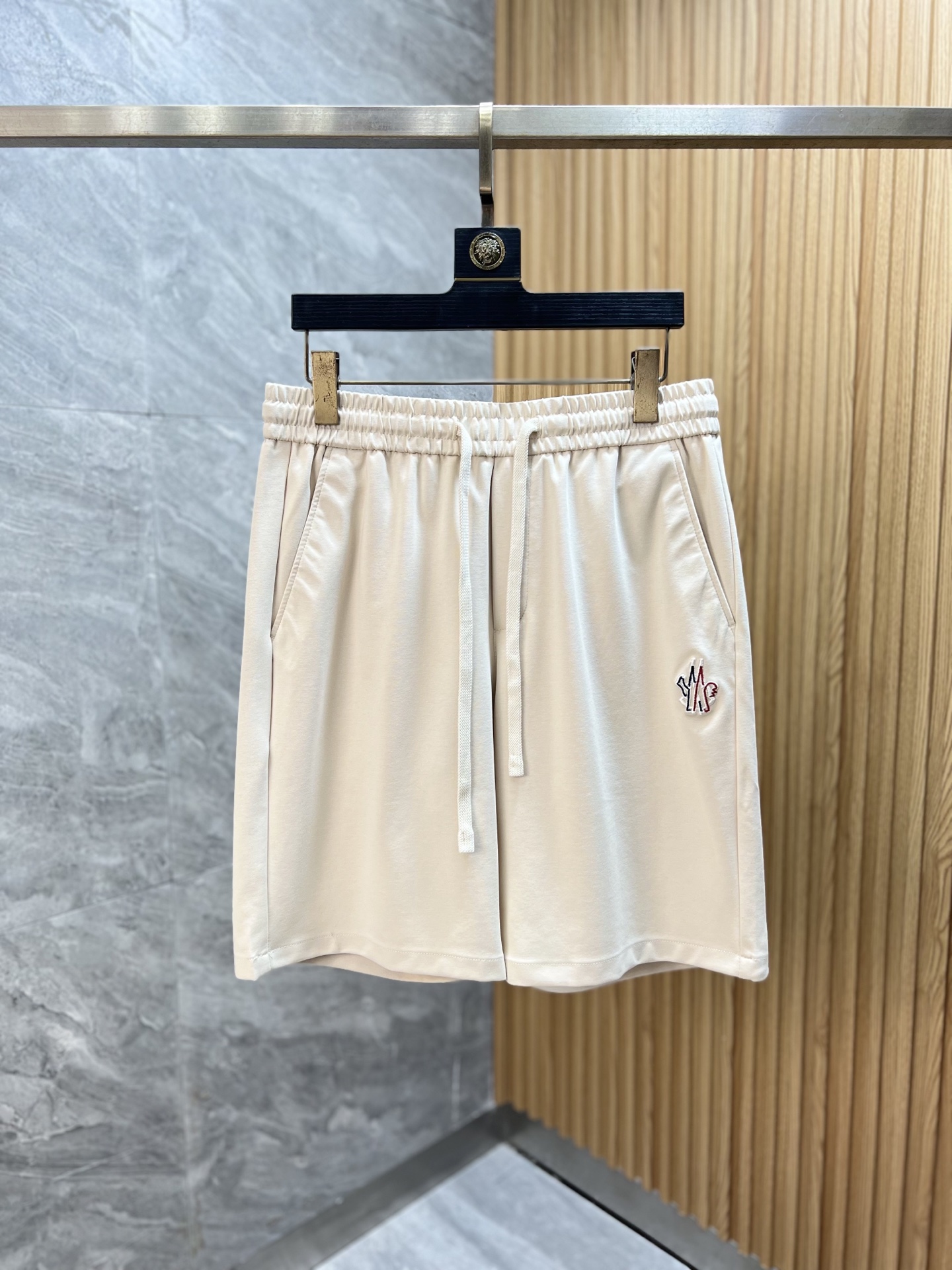 NO:437857,The new product of 2025 spring and summer, complete three standards, shorts, good products, don't need to introduce too much, look at the details, counter number 29-38 175/140 upper body 32,,Moncler, shorts,alexander wang19860909蒙口 2025春夏新品 三标齐全 短裤 好货不用过多介绍 看细节 专柜码数29-38 175/140上身32,,Moncler,shorts,alexander wang,Men's clothing