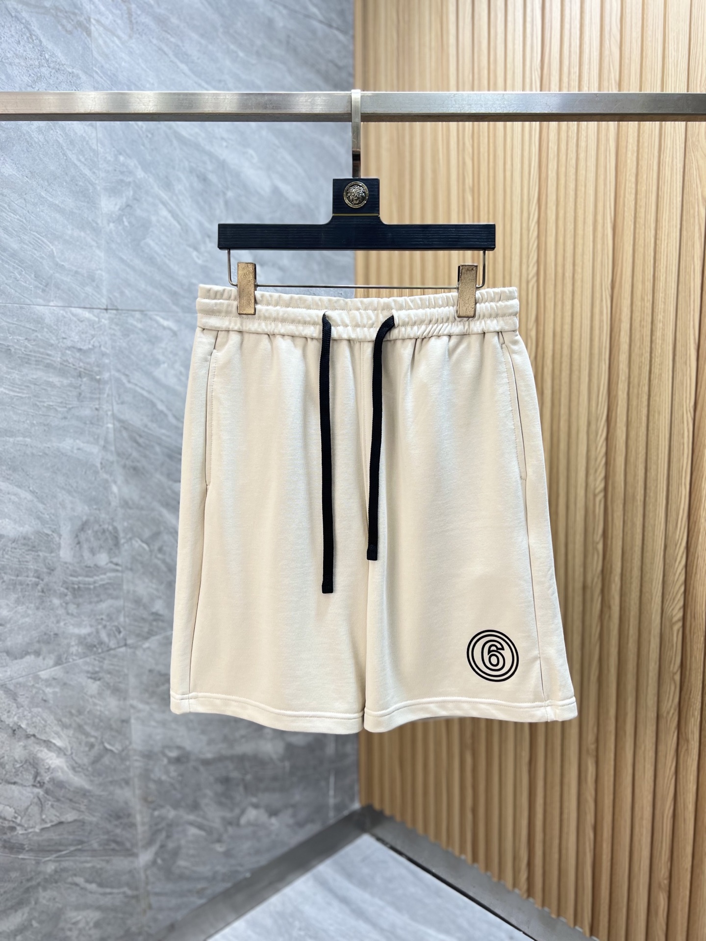 NO:437784,Magila 2025 spring and summer new product, complete three-standard shorts, good products don't need to be introduced too much, look at the details, counter number 29-38 175/140 upper body 32,,masion margiela, shorts,alexander wang19860909马吉拉 2025春夏新品 三标齐全 短裤 好货不用过多介绍 看细节 专柜码数29-38 175/140上身32,,masion margiela,shorts,alexander wang,Men's clothing