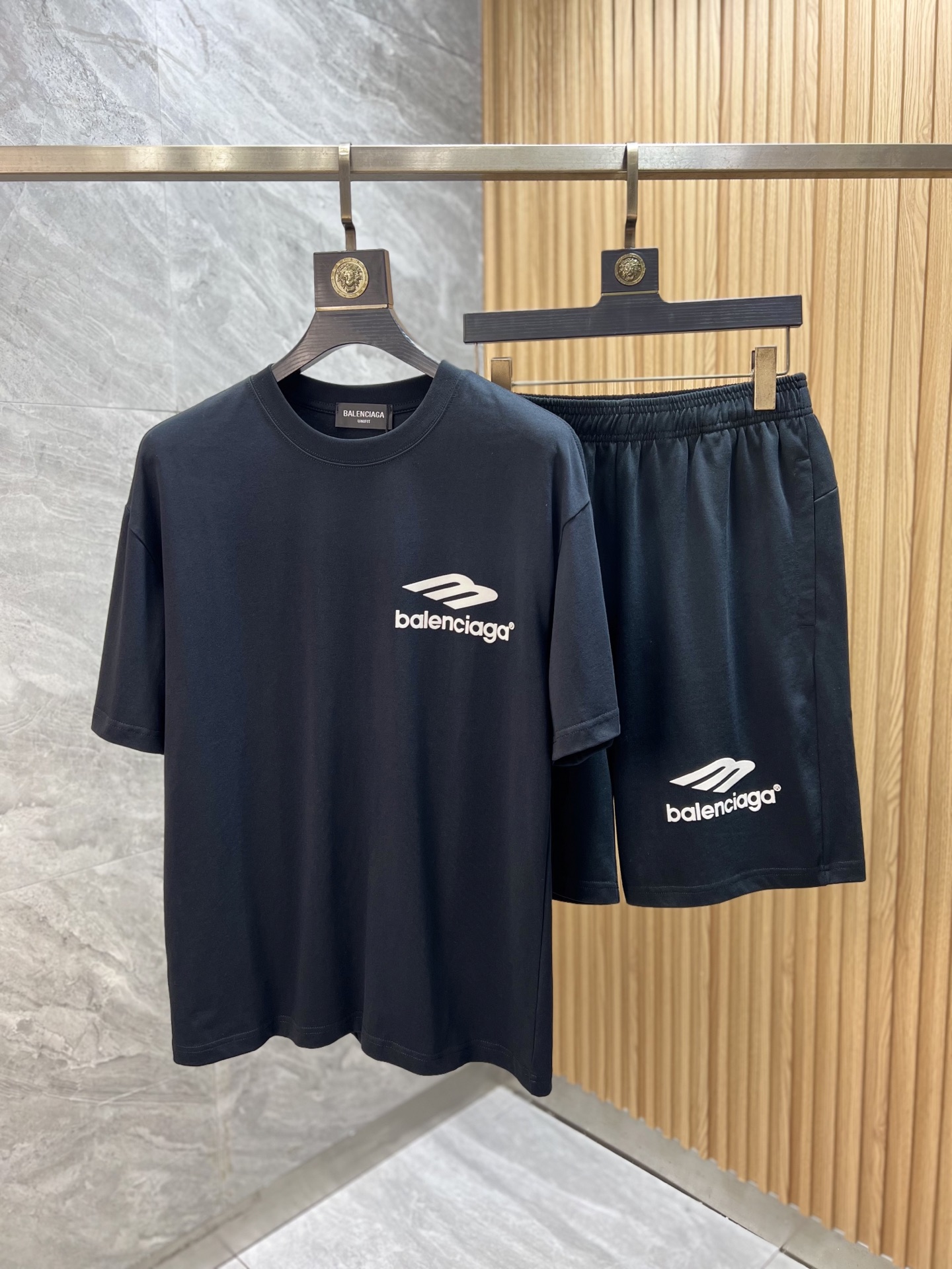 NO:462420,Balenciaga/Balenciaga New products for spring and summer 2025 are available in new products, complete sets, no need to introduce the good products too much, look at the details, counter code S-XXL /140 Suggestions M,,balenciaga,balenciaga,alexander wang19860909Balenciaga/巴黎世家 2025年春夏新品上新 三标齐全 套装 好货不用过多介绍 看细节 专柜码数S-XXL /140建议M,,balenciaga,balenciaga,alexander wang,Men's clothing