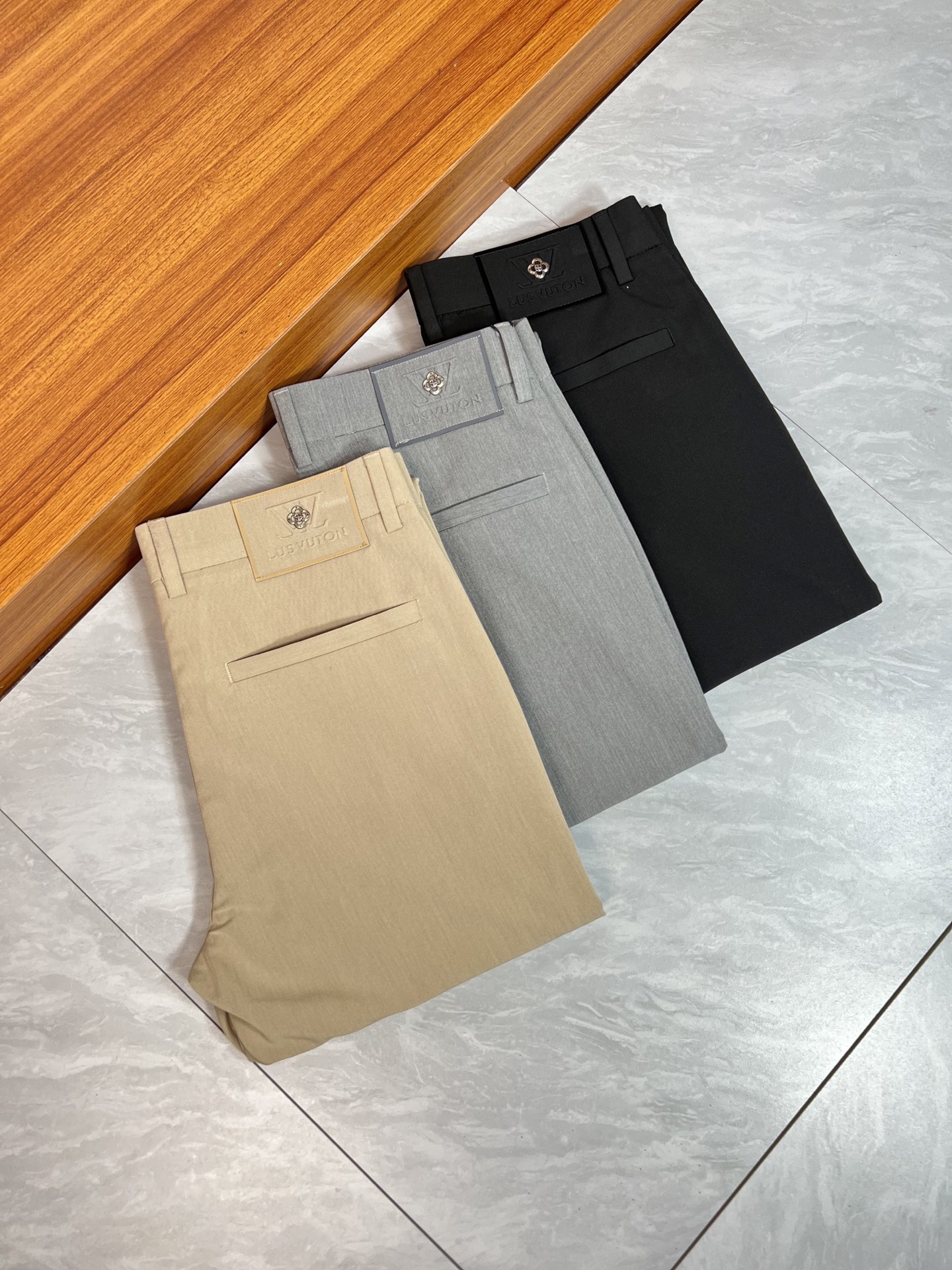 NO:469115,LV/Louis Vuitton 2025 Spring and Summer New Products, Complete Three Standards, Trousers, Casual Pants, Good Products, Don't need to introduce too much, look at the details, Counter code 29-36 175/Upper body 32 sizes,,louis vuitton,louis vuitton,alexander wang19860909LV/路易威登 2025春夏新品 三标齐全 西裤 休闲裤 好货不用过多介绍 看细节 专柜码数29-36 175/上身32码,,louis vuitton,louis vuitton,alexander wang,Men's clothing