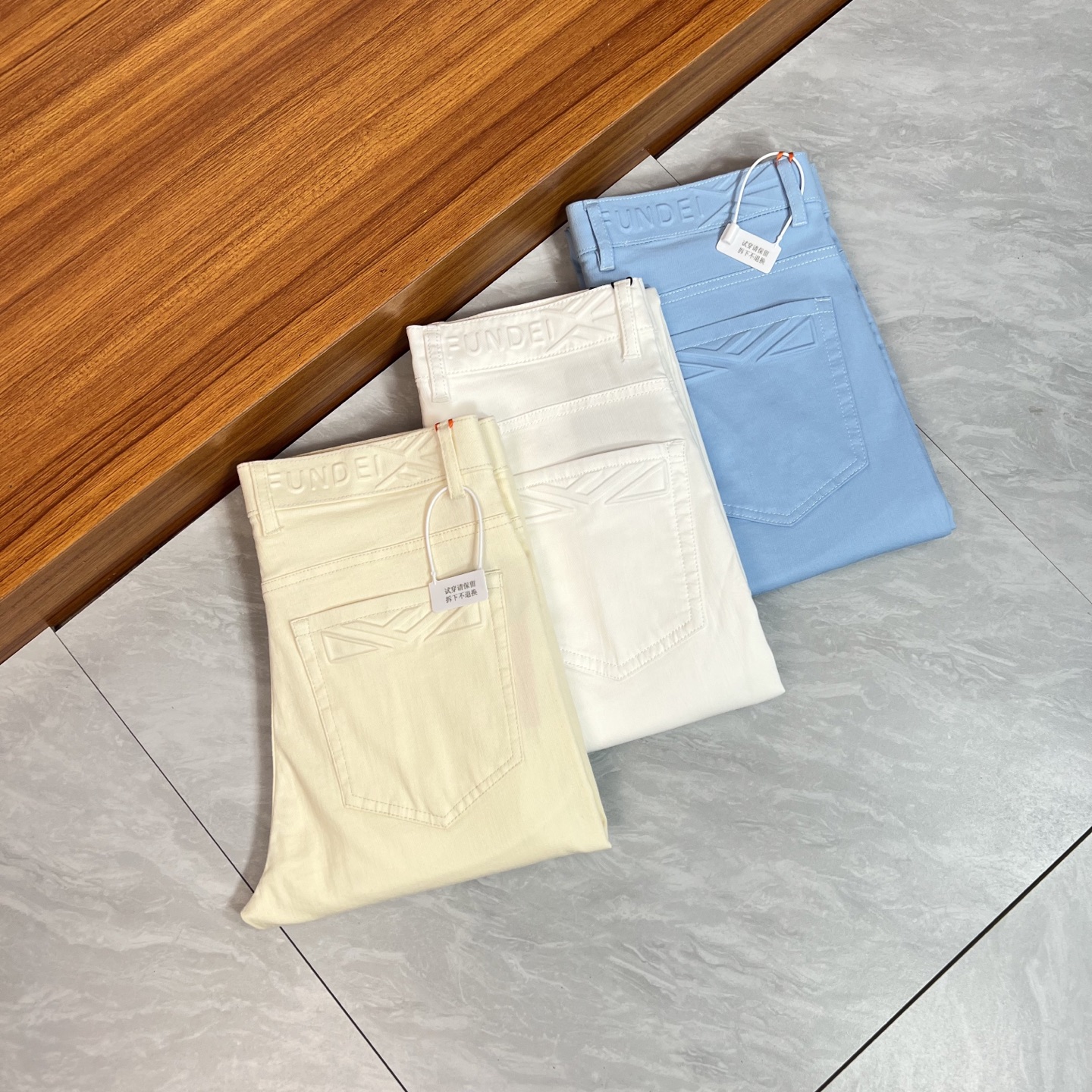 NO:459244,Fendi/Fendi 2025 Spring and Summer New Products, Complete Three Standards, Jeans, Don’t need to introduce too much good products, look at the details, Counter code number 29-38 175/140 upper body 32 sizes,,fendi,fendi,jeans,alexander wang19860909Fendi/芬迪 2025春夏新品 三标齐全 牛仔裤 好货不用过多介绍 看细节 专柜码数29-38 175/140上身32码,,fendi,fendi,jeans,alexander wang,Men's clothing