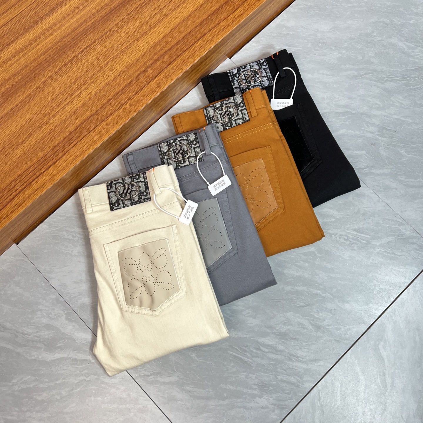 NO:459254,Dior/Dior 2025 spring and summer new products, complete three standards, jeans, good products, don't need to be introduced too much, look at the details, counter number 29-38, 175/140 upper body 32,,dior,dior,jeans,alexander wang19860909Dior/迪奥 2025春夏新品 三标齐全 牛仔裤 好货不用过多介绍 看细节 专柜码数29-38 175/140上身32码,,dior,dior,jeans,alexander wang,Men's clothing