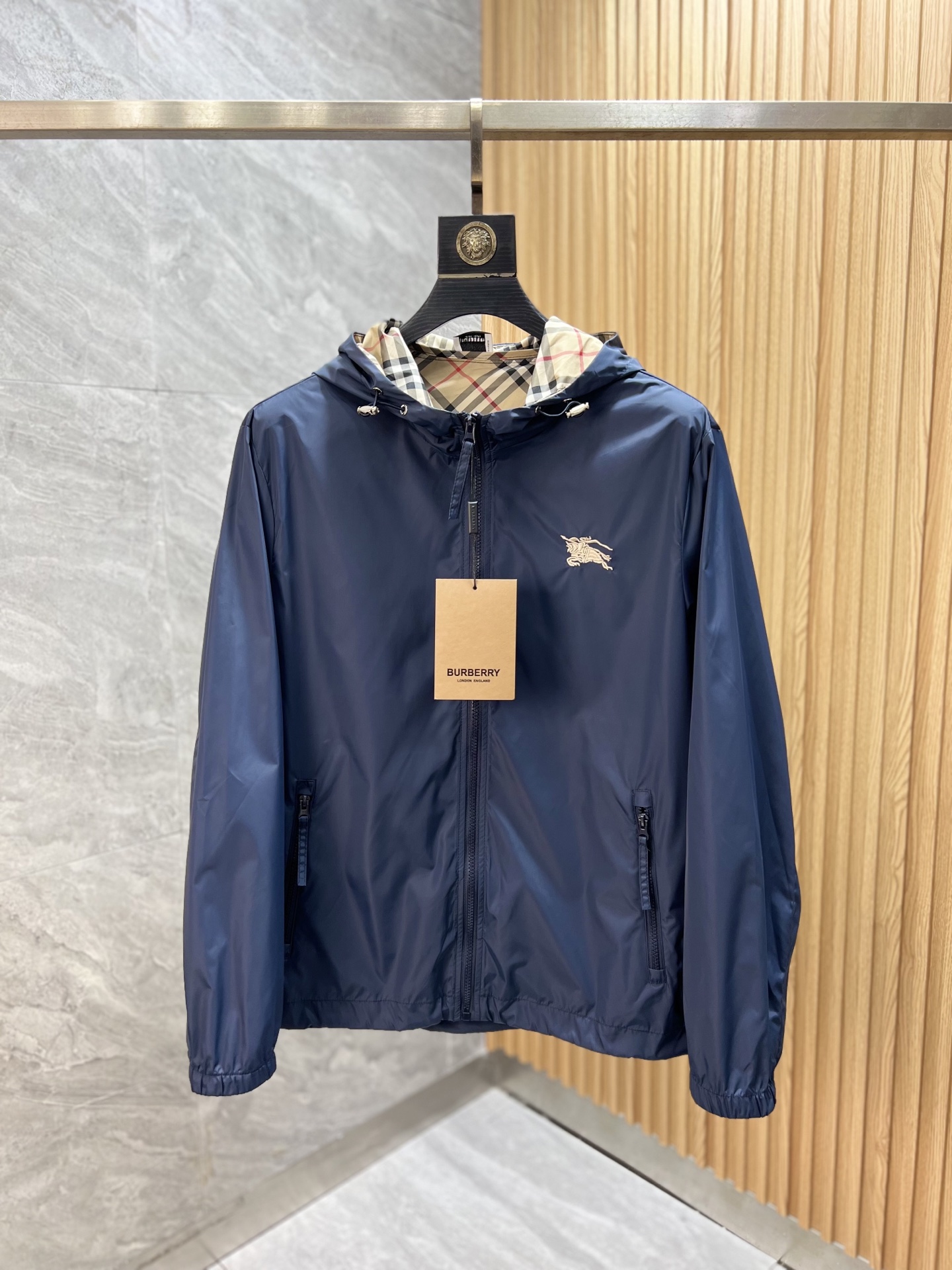NO:491341,Burberry/Burberry New products are available in spring and summer, complete three standards, jackets, good products do not need to be introduced too much, look at the details, counter number M-XXXL 175/140 Suggestions,,burberry,burberry,jackets & coats,alexander wang19860909Burberry/巴宝莉 年春夏新品上新 三标齐全 夹克 好货不用过多介绍 看细节 专柜码数M-XXXL 175/140建议L,,burberry,burberry,jackets & coats,alexander wang,Men's clothing