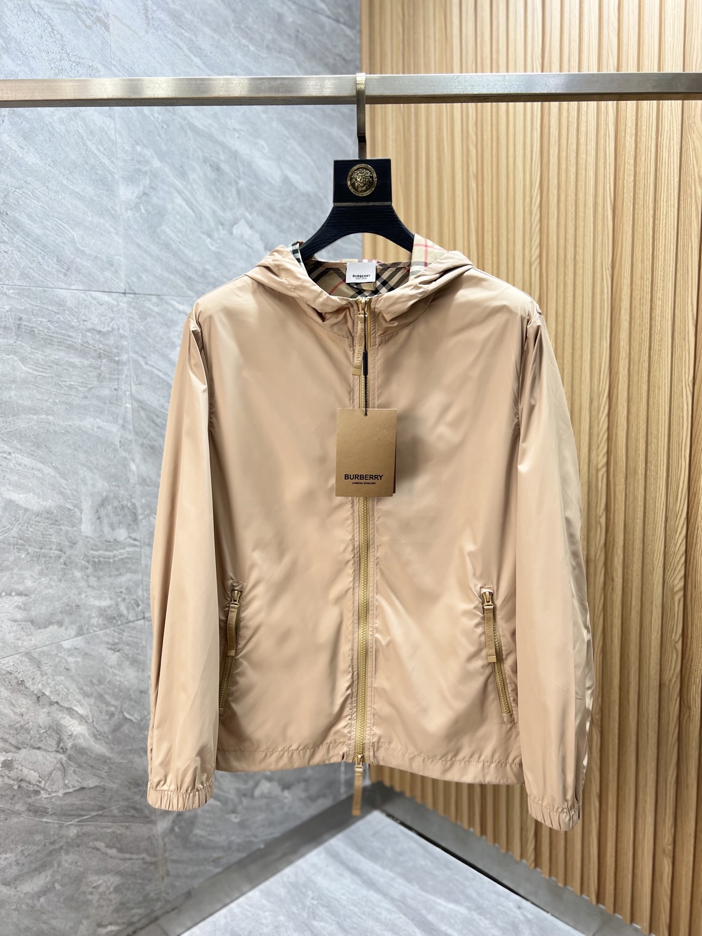 NO:441596,Burberry/Burberry New products for spring and summer 2025 are available in new products, complete three standards, jackets, no need to introduce them too much, look at the details, counter code M-XXXL 175/140 Suggestions,,burberry,burberry,jackets & coats,alexander wang19860909Burberry/巴宝莉 2025年春夏新品上新 三标齐全 夹克 好货不用过多介绍 看细节 专柜码数M-XXXL 175/140建议L,,burberry,burberry,jackets & coats,alexander wang,Men's clothing