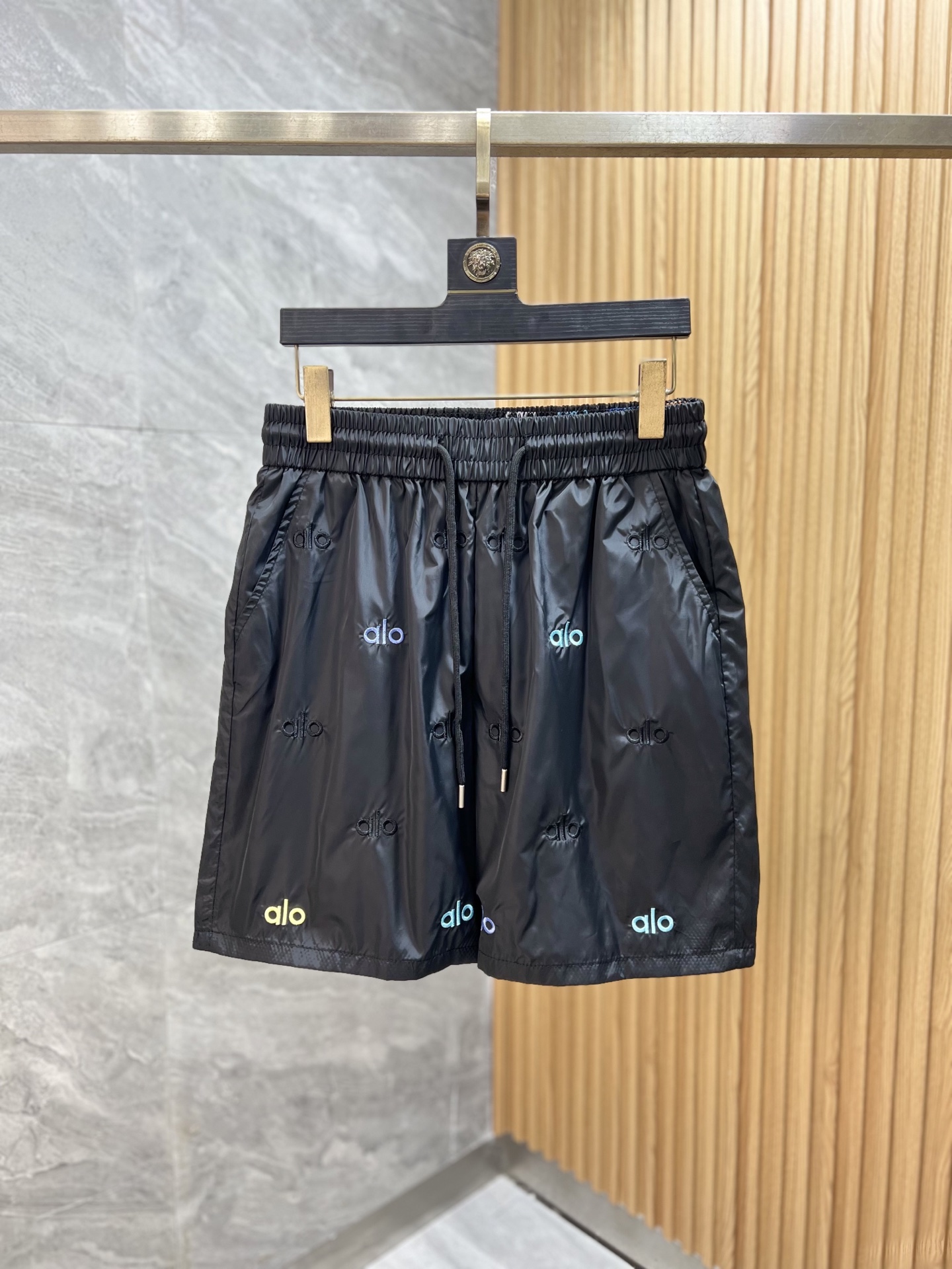 NO:483577,alo 2025 spring and summer new product, complete three standards, shorts, good products, don't need to introduce too much, look at the details, counter number M-XXXL 175/140 upper body suggestions L, shorts, alexander wang19860909alo 2025春夏新品 三标齐全 短裤 好货不用过多介绍 看细节 专柜码数M-XXXL 175/140上身建议L,,shorts,alexander wang,Men's clothing