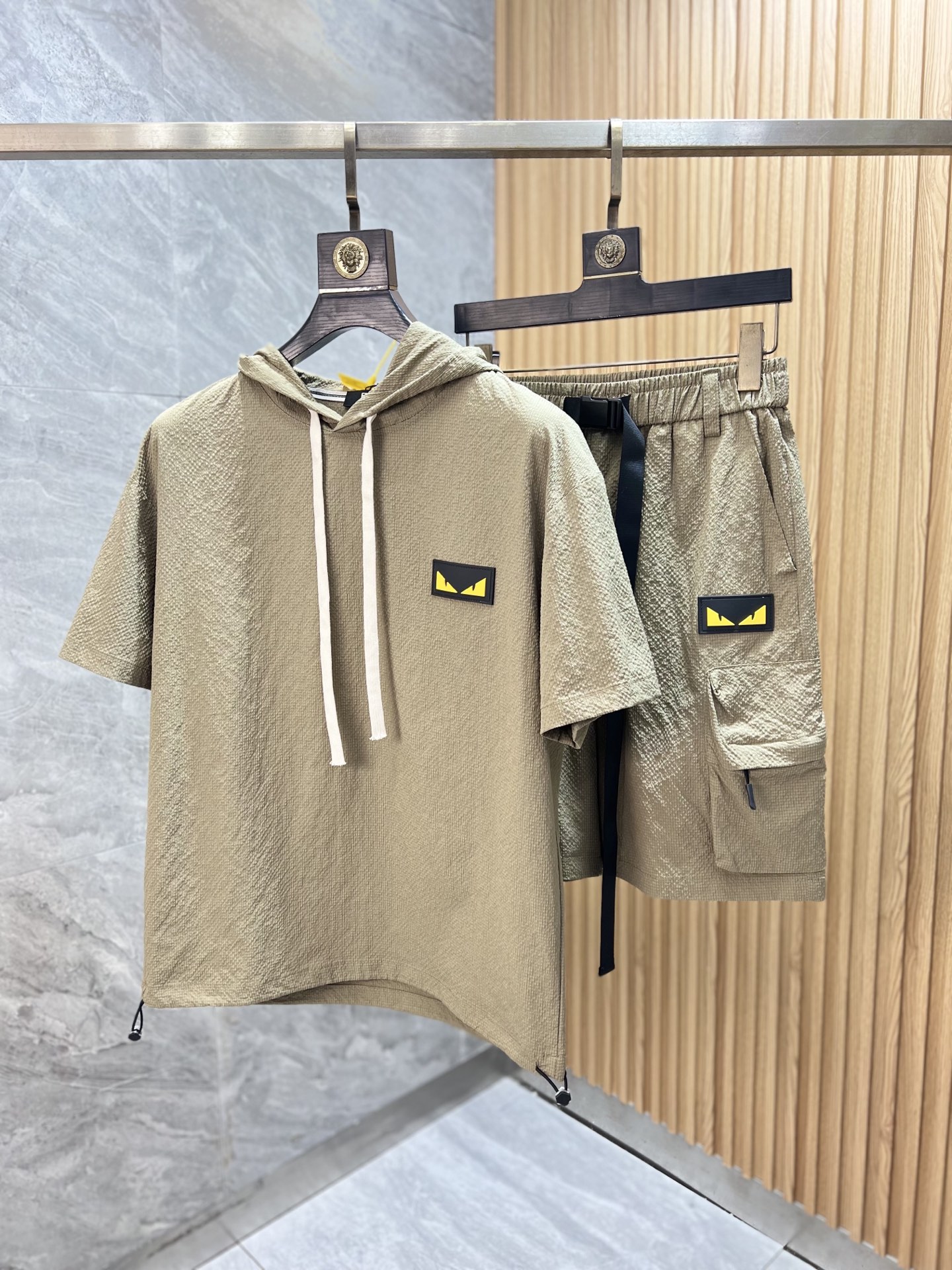 NO:443672,Fendi/Fendi Spring and summer new products, complete three standards, set, good products do not need to be introduced too much, look at the details, counter number M-XXXXL 175/140 upper body L,,fendi,fendi,alexander wang19860909Fendi/芬迪 春夏新品 三标齐全 套装 好货不用过多介绍 看细节 专柜码数M-XXXXL 175/140上身L,,fendi,fendi,alexander wang,Men's clothing