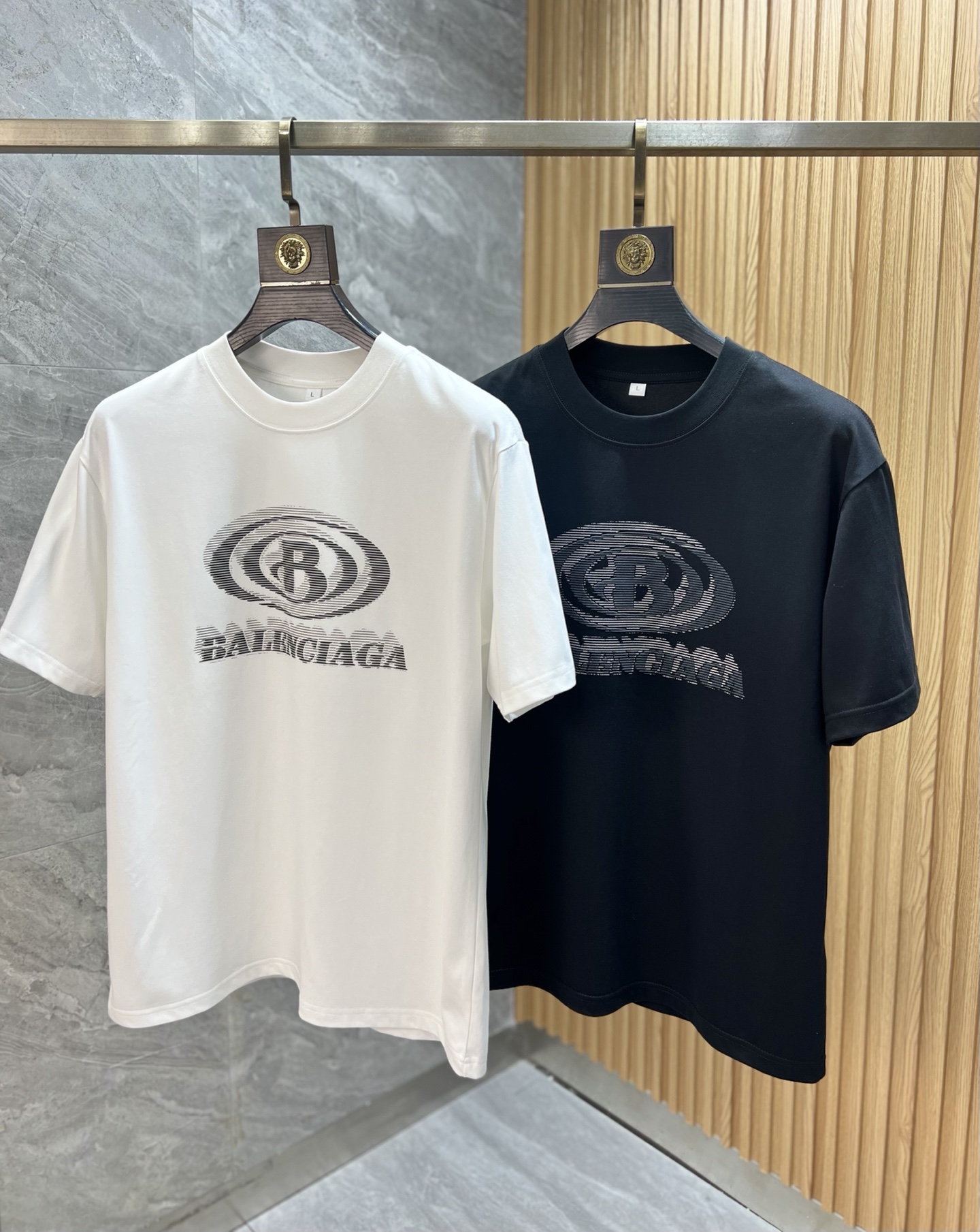 NO:452131,Balenciaga/Balenciaga Spring and Summer 2025 New Products, Three Standards, Short-sleeved T-shirts, Good Goods, Don't need to introduce too much, look at the details, Counter Code M-XXXXL / Suggestions,,balenciaga,balenciaga,T-shirt,tees,t-shirt,alexander wang19860909Balenciaga/巴黎世家 2025春夏新品 三标齐全 短袖T恤 好货不用过多介绍 看细节 专柜码数M-XXXXL /建议L,,balenciaga,balenciaga,T-shirt,tees，t-shirt,alexander wang,Men's clothing