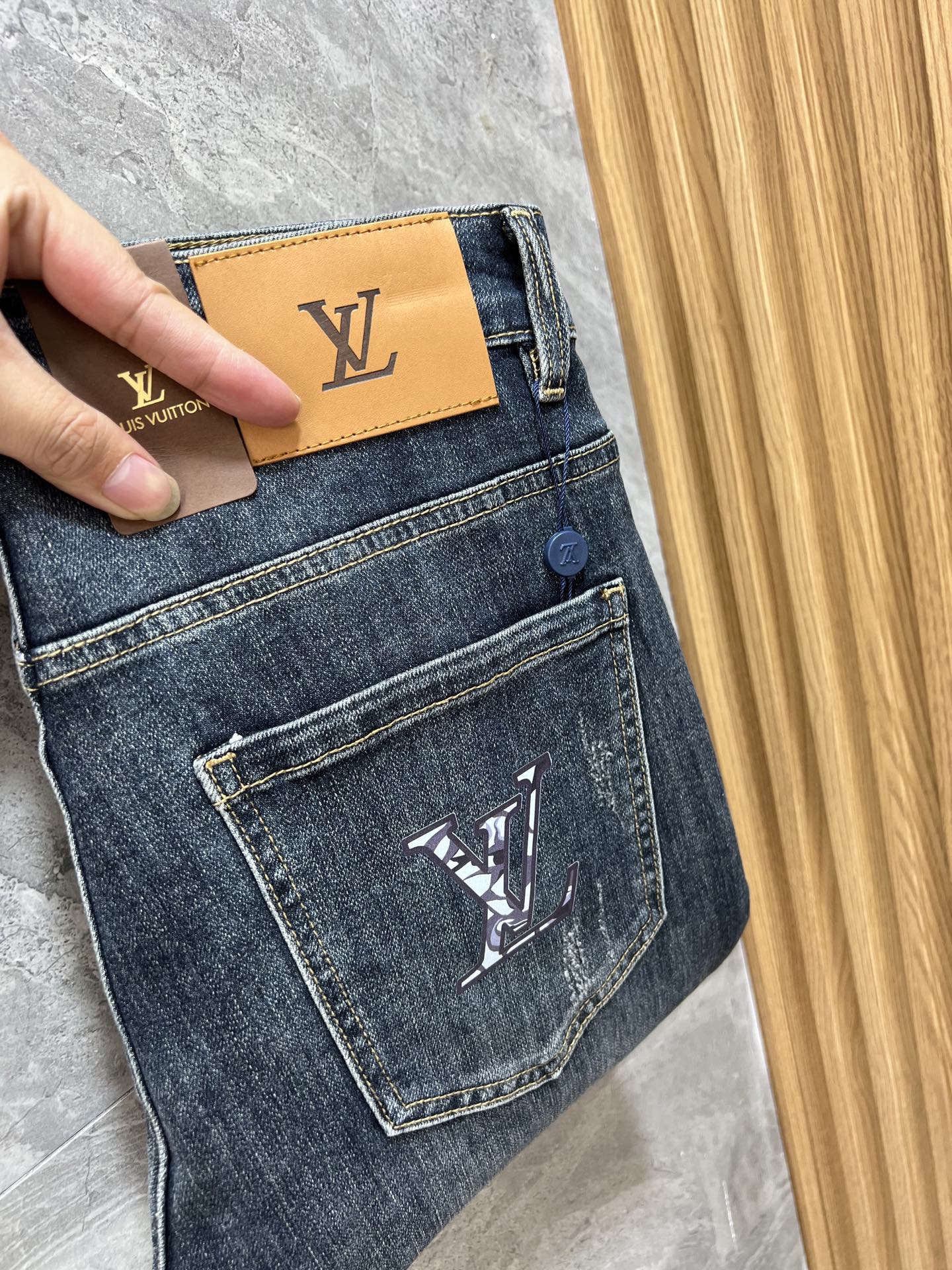 NO:465551,LV/Louis Vuitton 2025 Spring and Summer New Products, Complete Three Standards, Jeans, Good Products, Don’t need to introduce too much, look at the details, Counter codes 29-38 / 140 upper body 32,,louis vuitton,louis vuitton,jeans,alexander wang19860909LV/路易威登 2025春夏新品 三标齐全 牛仔裤 好货不用过多介绍 看细节 专柜码数29-38 /140上身32码,,louis vuitton,louis vuitton,jeans,alexander wang,Men's clothing