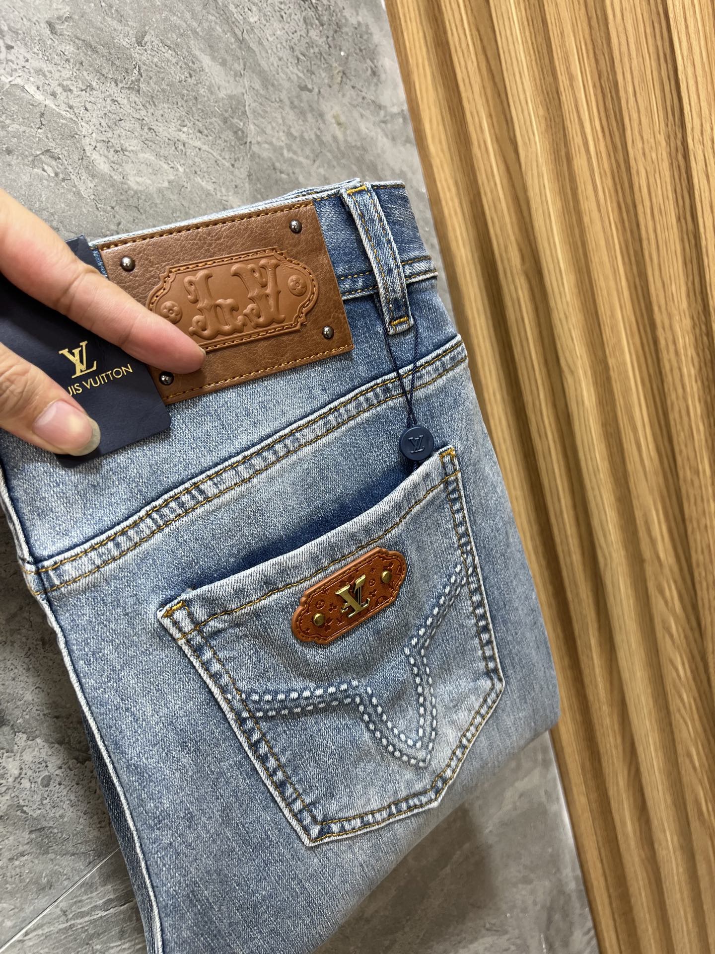 NO:465535,LV/Louis Vuitton 2025 Spring and Summer New Products, Complete Three Standards, Jeans, Good Products, Don’t need to introduce too much, look at the details, Counter codes 29-38 / 140 upper body 32,,louis vuitton,louis vuitton,jeans,alexander wang19860909LV/路易威登 2025春夏新品 三标齐全 牛仔裤 好货不用过多介绍 看细节 专柜码数29-38 /140上身32码,,louis vuitton,louis vuitton,jeans,alexander wang,Men's clothing