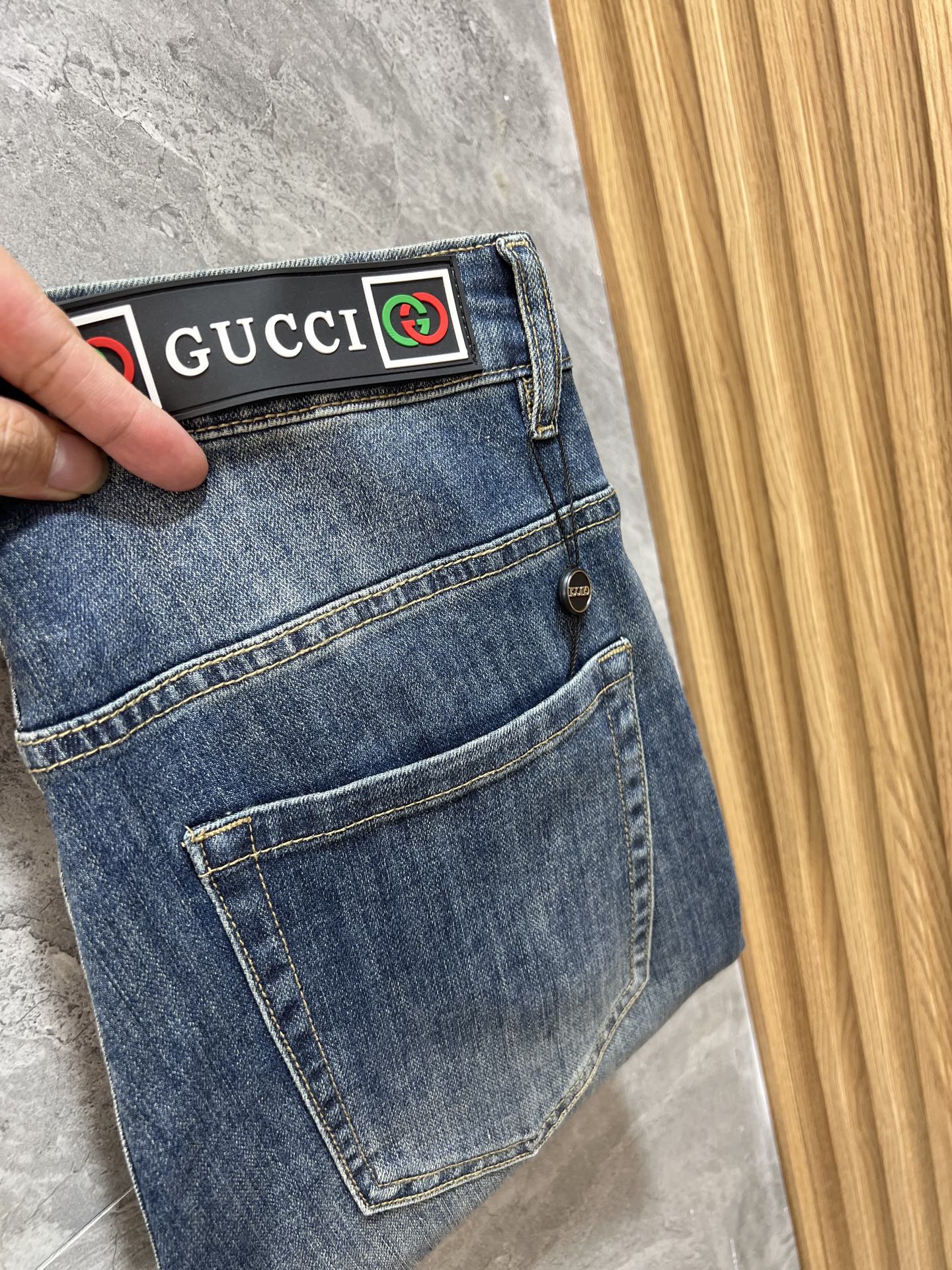 NO:465539,Gucci/Gucci 2025 Spring and Summer New Products, Complete Three Standards, Jeans, Don’t need to introduce too much good products, look at the details, the counter number is 29-38 / 140 upper body 32,,gucci,jeans,alexander wang19860909Gucci/古奇 2025春夏新品 三标齐全 牛仔裤 好货不用过多介绍 看细节 专柜码数29-38 /140上身32码,,gucci,jeans,alexander wang,Men's clothing