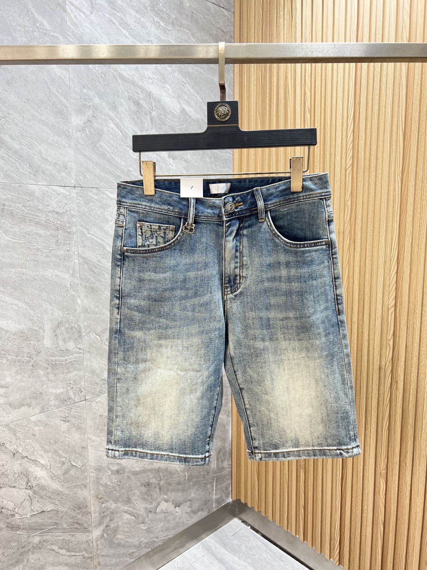 NO:465553,Dior/Dior 2025 spring and summer new products, complete three standards, jeans, good products, don't need to introduce too much, look at the details, counter number 29-38 / 140 upper body 32,,dior,dior,jeans,alexander wang19860909Dior/迪奥 2025春夏新品 三标齐全 牛仔裤 好货不用过多介绍 看细节 专柜码数29-38 /140上身32码,,dior,dior,jeans,alexander wang,Men's clothing