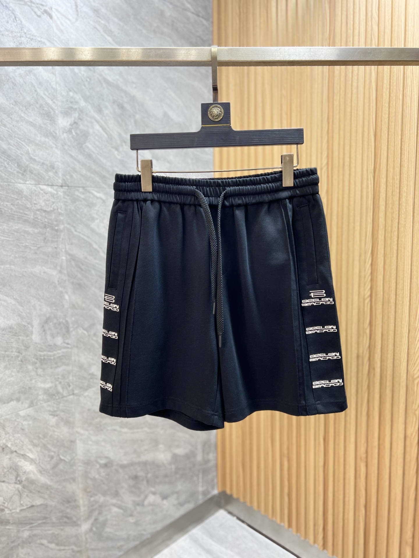 NO:465560,Balenciaga/Balenciaga 2025 spring and summer new products, complete three standards, shorts, good products, don't need to be introduced too much, look at the details, counter number M-XXXL / 140 upper body suggestions L,,balenciaga,balenciaga, shorts,alexander wang19860909Balenciaga/巴黎世家 2025春夏新品 三标齐全 短裤 好货不用过多介绍 看细节 专柜码数M-XXXL /140上身建议L,,balenciaga,balenciaga,shorts,alexander wang,Men's clothing