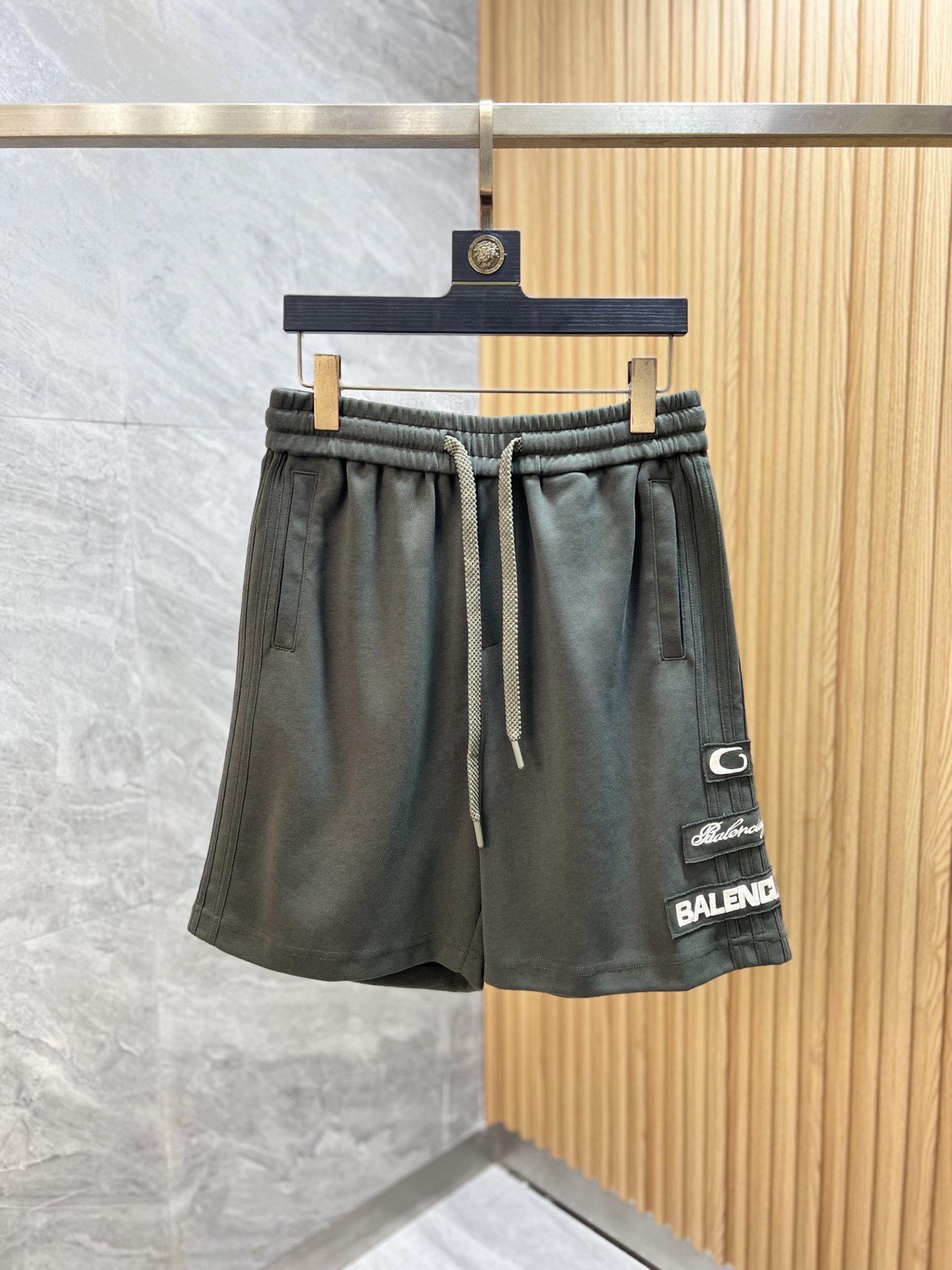 NO:465575,Balenciaga/Balenciaga 2025 spring and summer new products, complete three standards, shorts, good products, don't need to be introduced too much, look at the details, counter number M-XXXL / 140 upper body suggestions L,,balenciaga,balenciaga, shorts,alexander wang19860909Balenciaga/巴黎世家 2025春夏新品 三标齐全 短裤 好货不用过多介绍 看细节 专柜码数M-XXXL /140上身建议L,,balenciaga,balenciaga,shorts,alexander wang,Men's clothing
