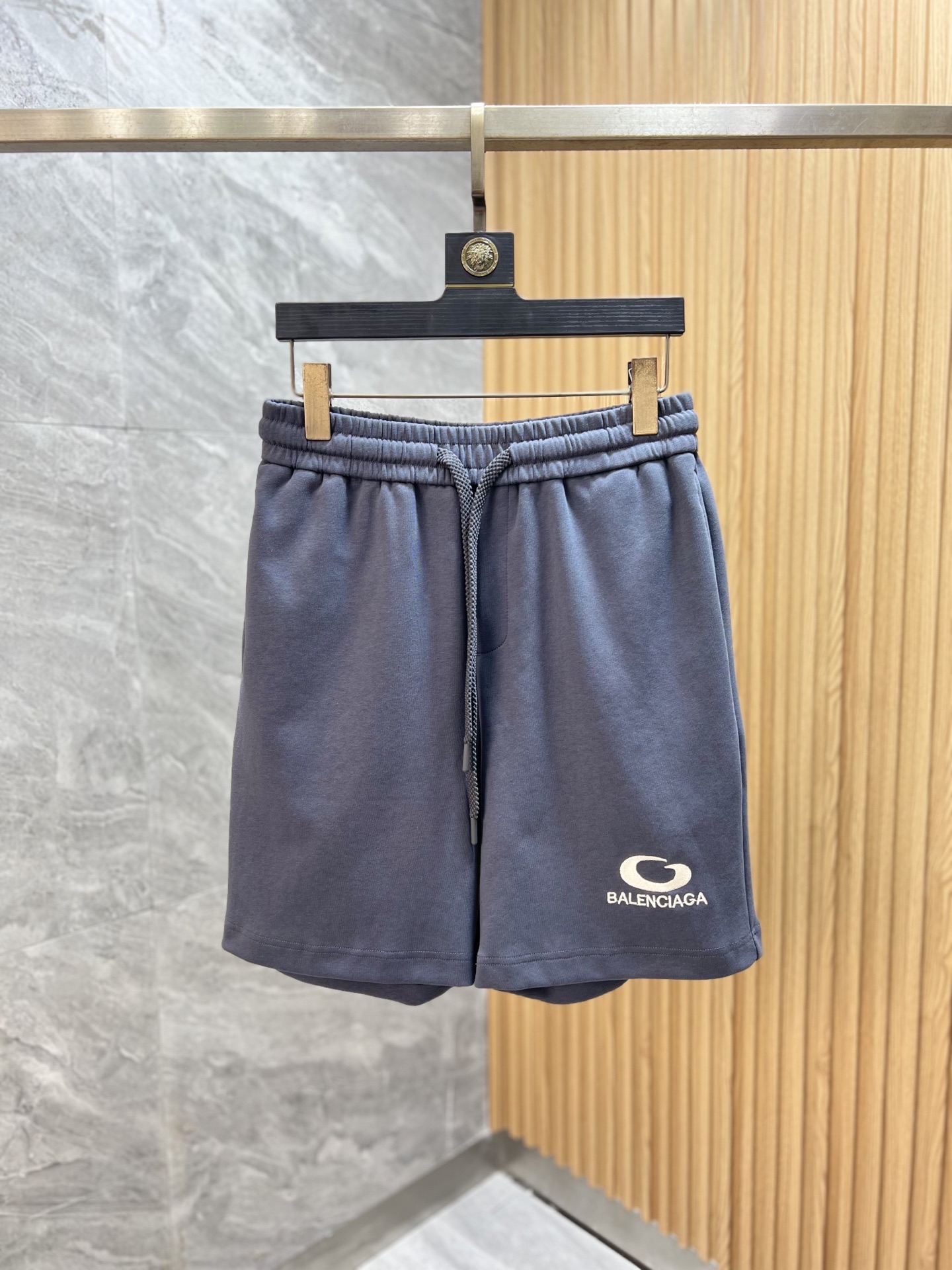 NO:465589,Balenciaga/Balenciaga 2025 spring and summer new products, complete three standards, shorts, good products, don't need to be introduced too much, look at the details, counter number M-XXXL / 140 upper body suggestions L,,balenciaga,balenciaga, shorts,alexander wang19860909Balenciaga/巴黎世家 2025春夏新品 三标齐全 短裤 好货不用过多介绍 看细节 专柜码数M-XXXL /140上身建议L,,balenciaga,balenciaga,shorts,alexander wang,Men's clothing