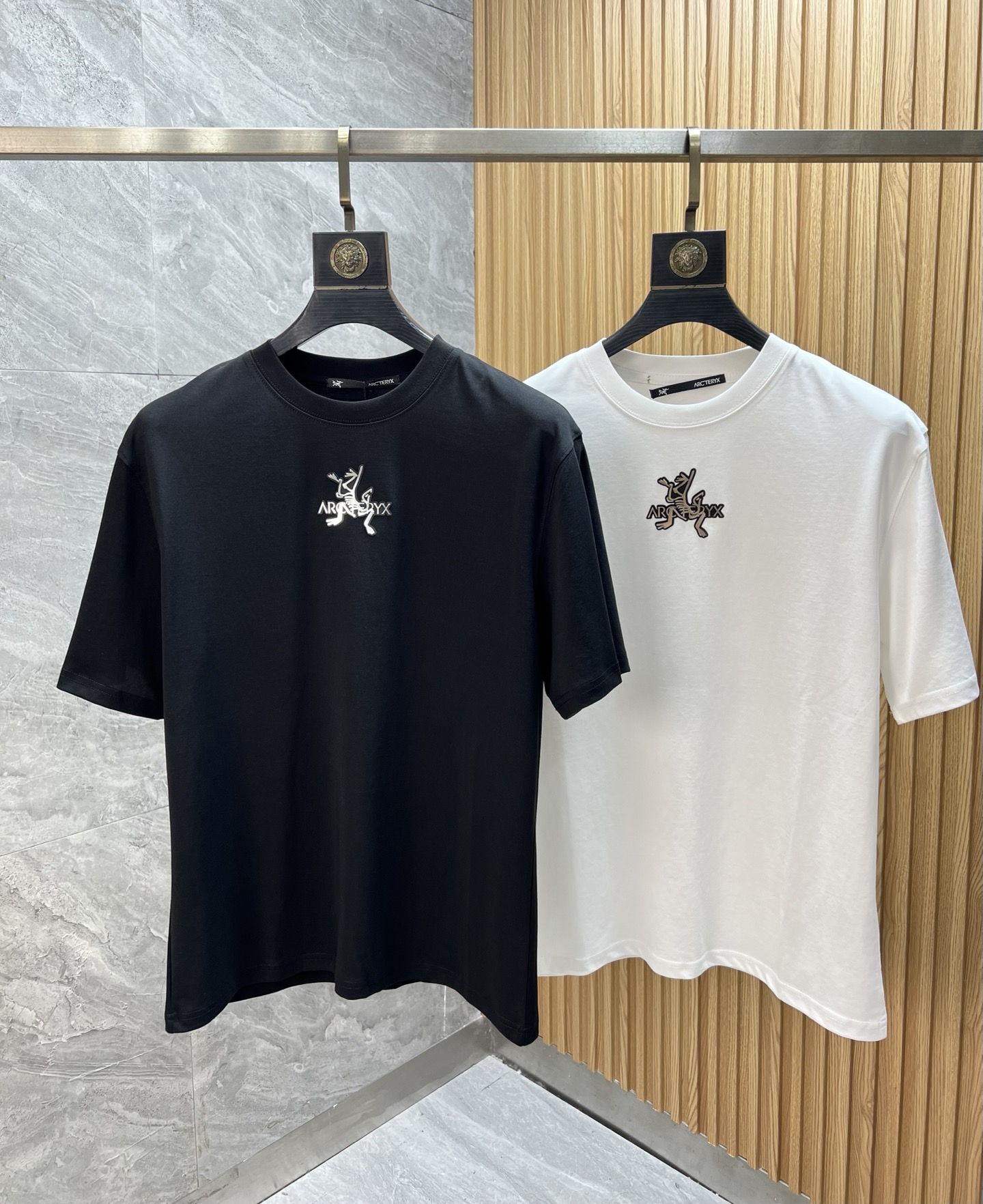 NO:514659,Arc/Architecture Bird New products for spring and summer 2025 are available in new products, complete three standards, mercerized cotton round neck short-sleeved T-shirt, three-dimensional silicone process on chest, good products do not need to be introduced too much, look at the details, counter number M-XXXL /140 suggestions L, arc'teryx, T-shirt,tees, t-shirt,alexander wang19860909Arc/始祖鸟 2025年春夏新品上新 三标齐全 丝光棉圆领短袖T恤 胸前立体硅胶工艺 好货不用过多介绍 看细节 专柜码数M-XXXL /140建议L,arc'teryx,T-shirt,tees，t-shirt,alexander wang,Men's clothing