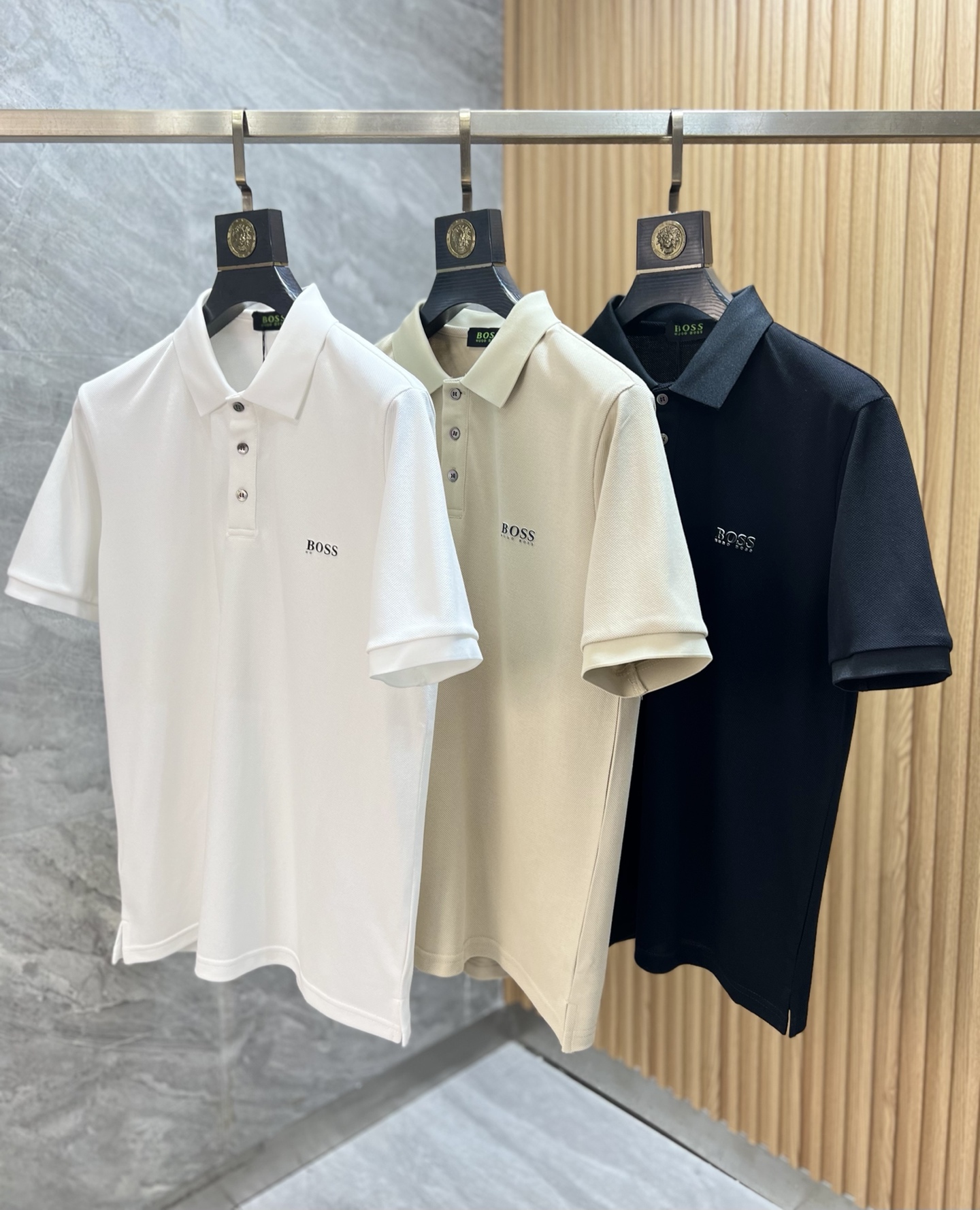 NO:455210,Boss 2025 Spring and Summer New Products are available, complete three standards, lapel short-sleeved POLO shirt, good products do not need to be introduced too much, look at the details, counter number M-XXXL 175/140 Suggestions L, T-shirt, alexander wang19860909Boss 2025年春夏新品上新 三标齐全 翻领短袖POLO衫 好货不用过多介绍 看细节 专柜码数M-XXXL 175/140建议L,,T-shirt,alexander wang,Men's clothing
