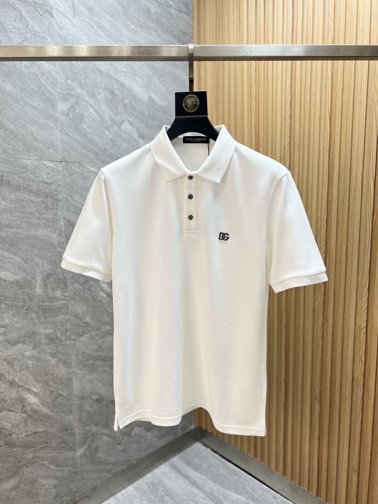 NO:455332,DG/Dougabana 2025 new spring and summer products are available, complete three standards, lapel short-sleeved POLO shirt, good products do not need to be introduced too much, look at the details, counter number M-XXXL 175/140 Suggestions, L, Dolce&Gabbana, T-shirt, alexander wang19860909DG/杜嘉班纳 2025年春夏新品上新 三标齐全 翻领短袖POLO衫 好货不用过多介绍 看细节 专柜码数M-XXXL 175/140建议L,,Dolce&Gabbana,T-shirt,alexander wang,Men's clothing