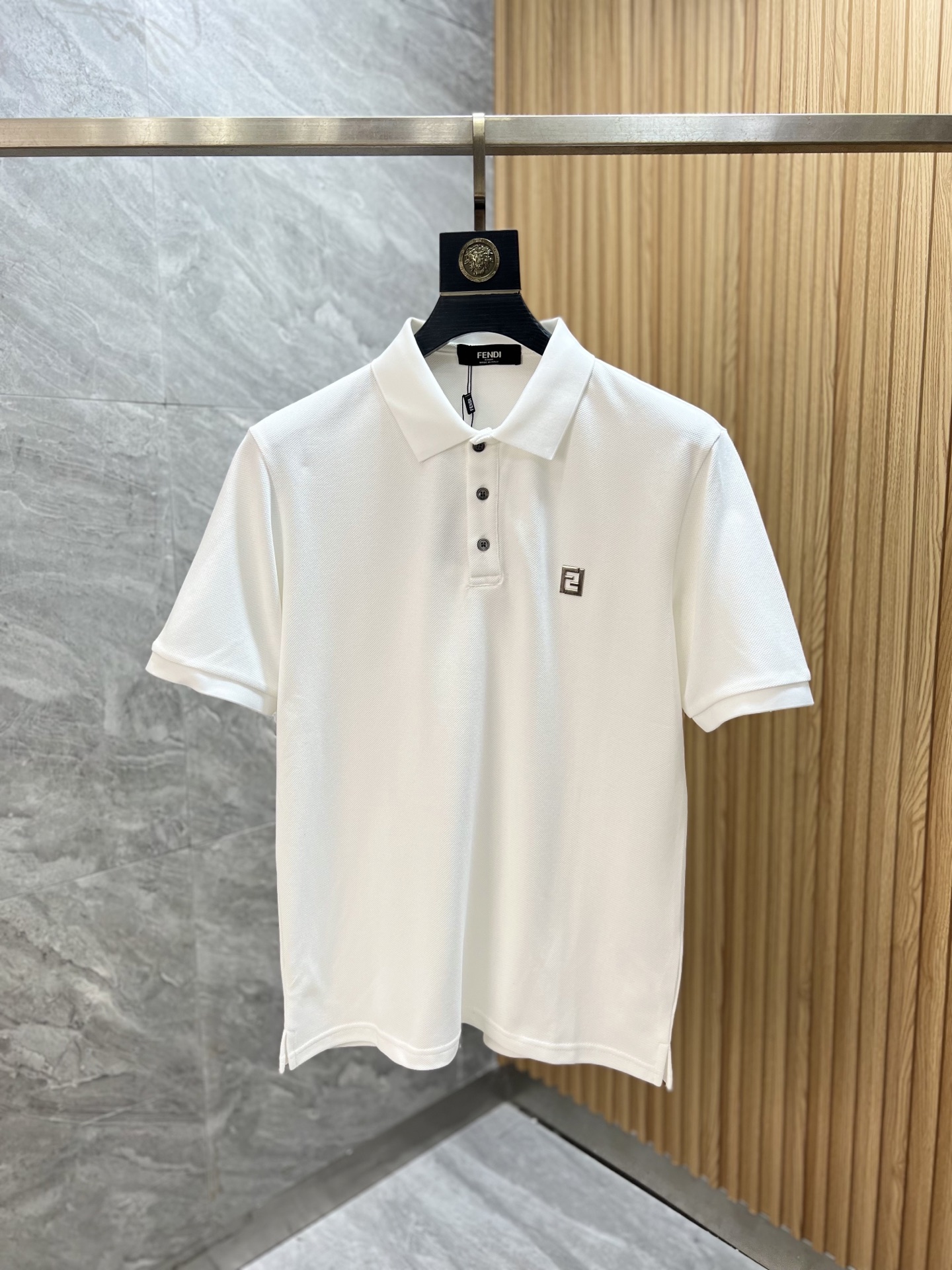 NO:455333,Fendi/Fendi 2025 new spring and summer products are available, complete three standards, lapel short-sleeved POLO shirt, good products do not need to be introduced too much, look at the details, counter number M-XXXL 175/140 Suggestions, L, fendi, fendi, T-shirt, alexander wang19860909Fendi/芬迪 2025年春夏新品上新 三标齐全 翻领短袖POLO衫 好货不用过多介绍 看细节 专柜码数M-XXXL 175/140建议L,,fendi,fendi,T-shirt,alexander wang,Men's clothing