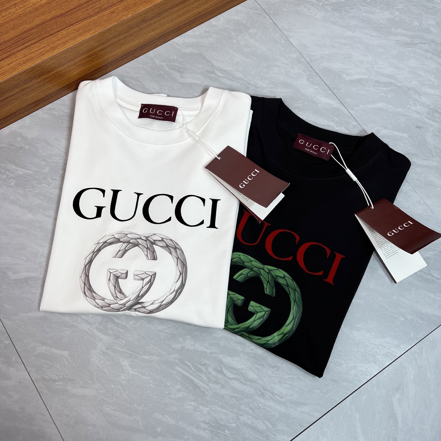NO:459310,Gucci/Gucci New products for spring and summer 2025 are available in new products, complete three standards, mercerized cotton round neck short-sleeved T-shirt, three-dimensional flocking technology on the chest, no need to introduce too much good products, look at the details, counter number M-XXXL 175/140 Suggestions, gucci, T-shirt, tees, t-shirt, alexander wang19860909Gucci/古奇 2025年春夏新品上新 三标齐全 丝光棉圆领短袖T恤 胸前立体植绒工艺 好货不用过多介绍 看细节 专柜码数M-XXXL 175/140建议L,,gucci,T-shirt,tees，t-shirt,alexander wang,Men's clothing