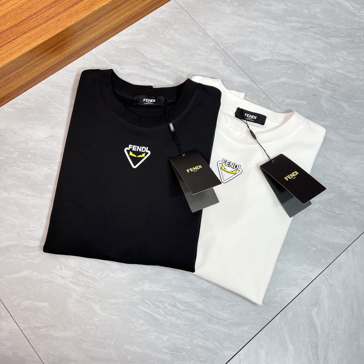 NO:459349,Fendi/Fendi 2025 new spring and summer products are available in new products, complete three standards, mercerized cotton round neck short-sleeved T-shirt, three-dimensional silicone process on chest, good products do not need to be introduced too much, look at the details, counter number M-XXXL 175/140 Suggestions, L, fendi, fendi, T-shirt, tees, t-shirt, alexander wang19860909Fendi/芬迪 2025年春夏新品上新 三标齐全 丝光棉圆领短袖T恤 胸前立体硅胶工艺 好货不用过多介绍 看细节 专柜码数M-XXXL 175/140建议L,,fendi,fendi,T-shirt,tees，t-shirt,alexander wang,Men's clothing