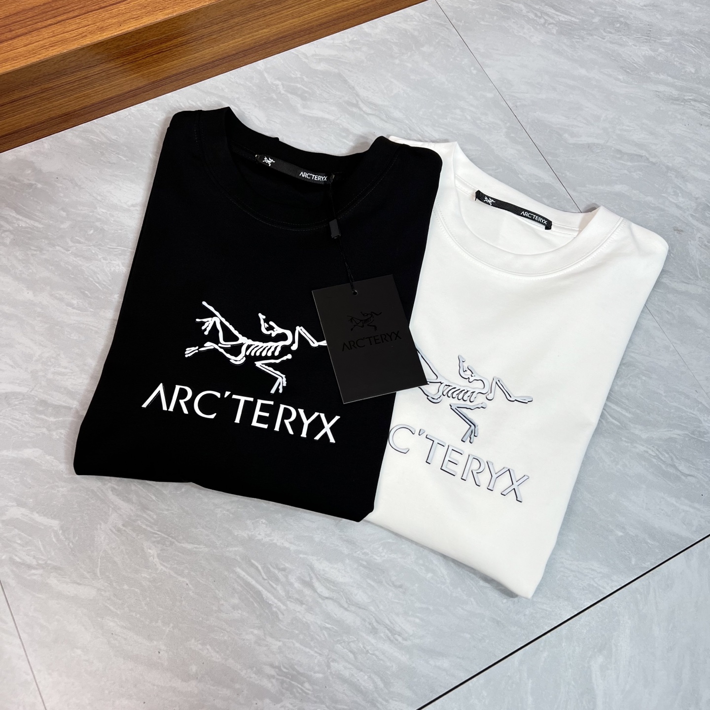 NO:459321,Arc/Architecture Bird New Products for Spring and Summer 2025 are available in new spring and summer. Three-standard mercerized cotton round neck short-sleeved T-shirt. Three-dimensional silicone process on chest. Good products don’t need to be introduced too much. Look at the details. Counter code M-XXXL 175/140 Suggestions L, arc'teryx, T-shirt,tees, t-shirt,alexander wang19860909Arc/始祖鸟 2025年春夏新品上新 三标齐全 丝光棉圆领短袖T恤 胸前立体硅胶工艺 好货不用过多介绍 看细节 专柜码数M-XXXL 175/140建议L,arc'teryx,T-shirt,tees，t-shirt,alexander wang,Men's clothing