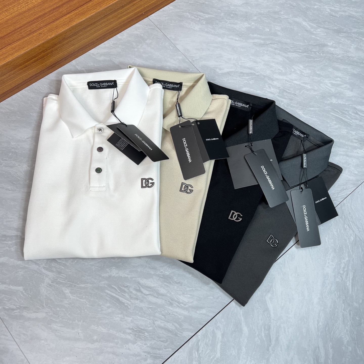 NO:459360,DG/Dougabana 2025 new spring and summer products are available, complete three standards, lapel short-sleeved POLO shirt, good products do not need to be introduced too much, look at the details, counter number M-XXXL 175/140 Suggestions, L, Dolce&Gabbana, T-shirt, alexander wang19860909DG/杜嘉班纳 2025年春夏新品上新 三标齐全 翻领短袖POLO衫 好货不用过多介绍 看细节 专柜码数M-XXXL 175/140建议L,,Dolce&Gabbana,T-shirt,alexander wang,Men's clothing