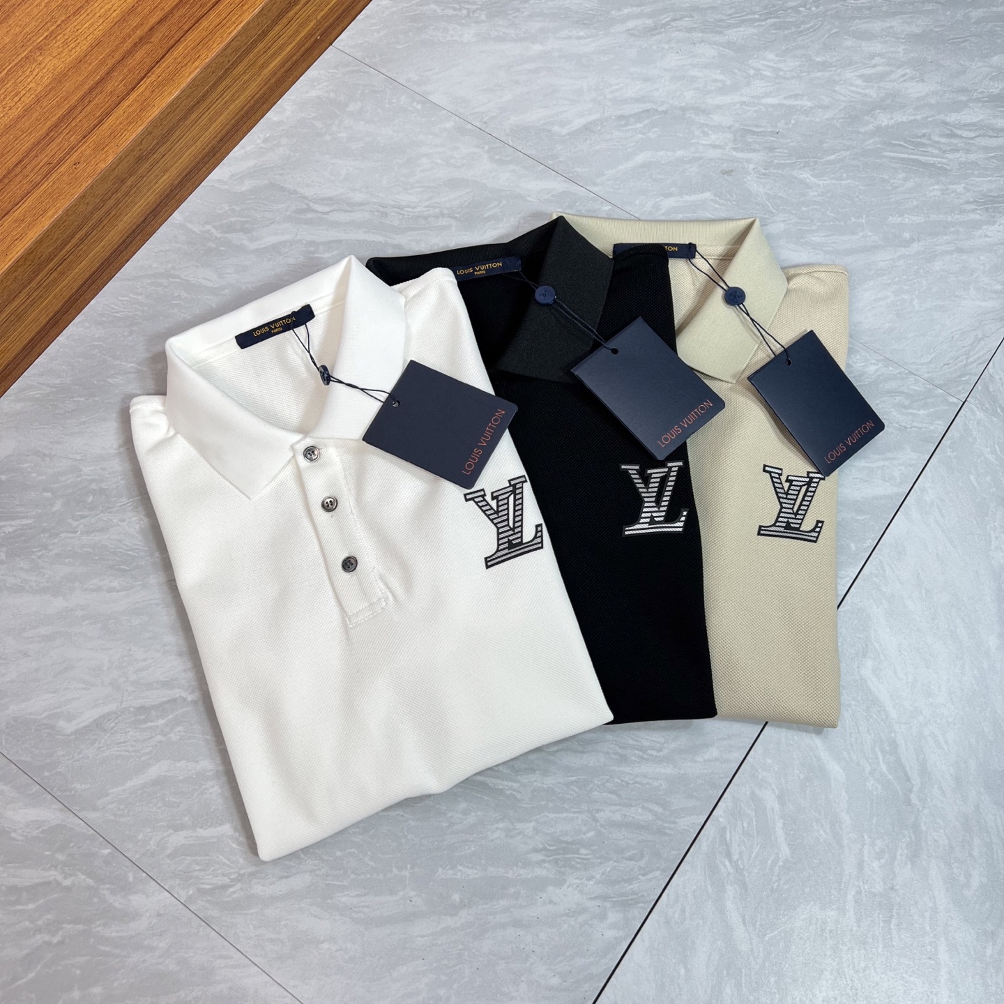 NO:459375,LV/Louis Vuitton 2025 Spring and Summer New Products are available, Three Standards Complete Lapel Short-Sleeve POLO Shirt, Good Products Don't need to be introduced too much, look at the details, Counter Code M-XXXL 175/140 Suggestions, L, louis vuitton, louis vuitton, T-shirt, alexander wang19860909LV/路易威登 2025年春夏新品上新 三标齐全 翻领短袖POLO衫 好货不用过多介绍 看细节 专柜码数M-XXXL 175/140建议L,,louis vuitton,louis vuitton,T-shirt,alexander wang,Men's clothing