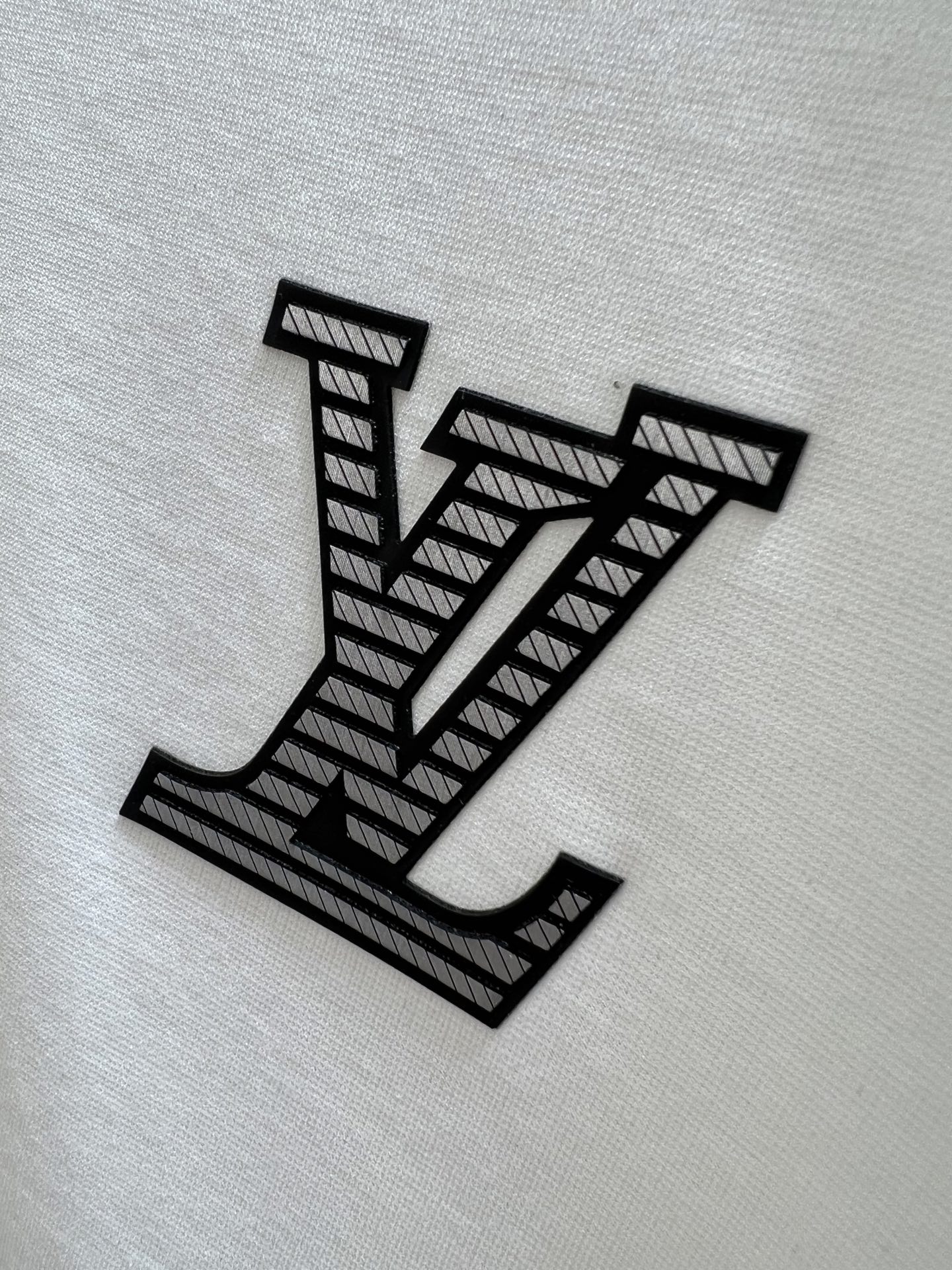 NO:509722,LV/Louis Vuitton 2025 Spring and Summer New Products are available, Three-standard mercerized cotton round neck short-sleeved T-shirt, three-dimensional silicone process on chest, good products do not need to be introduced too much, look at the details, counter number M-XXXL 175/140 Suggestions, L, louis vuitton, louis vuitton, T-shirt,tees, t-shirt,alexander wang19860909LV/路易威登 2025年春夏新品上新 三标齐全 丝光棉圆领短袖T恤 胸前立体硅胶工艺 好货不用过多介绍 看细节 专柜码数M-XXXL 175/140建议L,,louis vuitton,louis vuitton,T-shirt,tees，t-shirt,alexander wang,Men's clothing