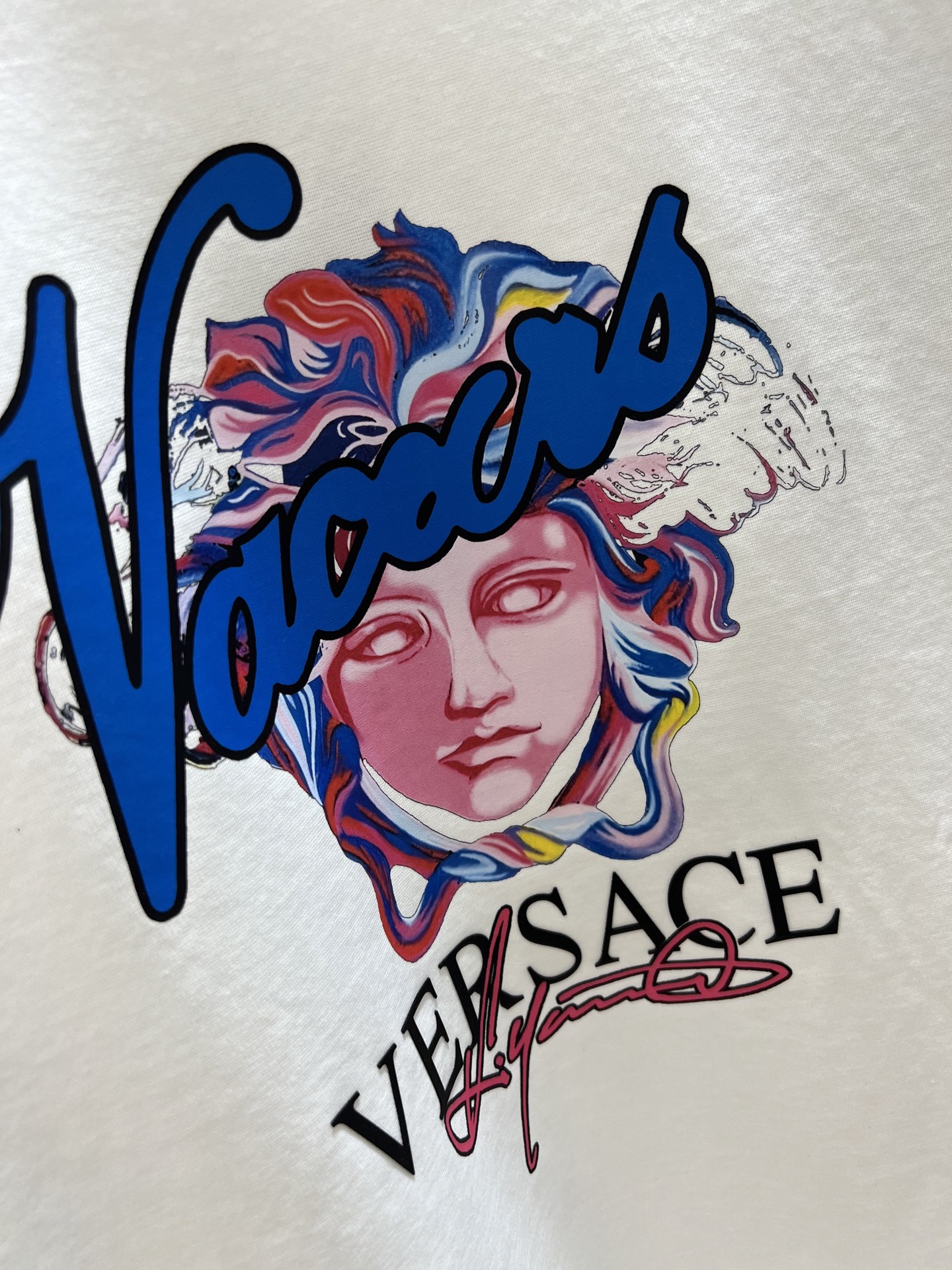 NO:509730,Versace/Versace 2025 new spring and summer new products are available, complete three standards, mercerized cotton round neck short-sleeved T-shirt, chest printing and glue process, good products do not need to be introduced too much, look at the details, counter number M-XXXL 175/140 Suggestions, L, versace, versace, T-shirt, tees, t-shirt, alexander wang19860909Versace/范思哲 2025年春夏新品上新 三标齐全 丝光棉圆领短袖T恤 胸前印花滴胶工艺 好货不用过多介绍 看细节 专柜码数M-XXXL 175/140建议L,,versace,versace,T-shirt,tees，t-shirt,alexander wang,Men's clothing