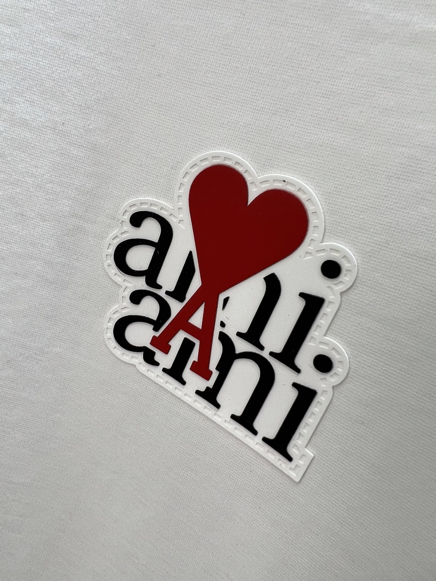 NO:462450,Ami 2025 spring and summer new products are available, complete three standards, mercerized cotton round neck short-sleeved T-shirt, three-dimensional glue dripping process on the chest, no need to introduce the good products too much, look at the details, counter number M-XXXL /140 suggestions L,, T-shirt,tees, t-shirt,alexander wang19860909Ami 2025年春夏新品上新 三标齐全 丝光棉圆领短袖T恤 胸前立体滴胶工艺 好货不用过多介绍 看细节 专柜码数M-XXXL /140建议L,,T-shirt,tees，t-shirt,alexander wang,Men's clothing