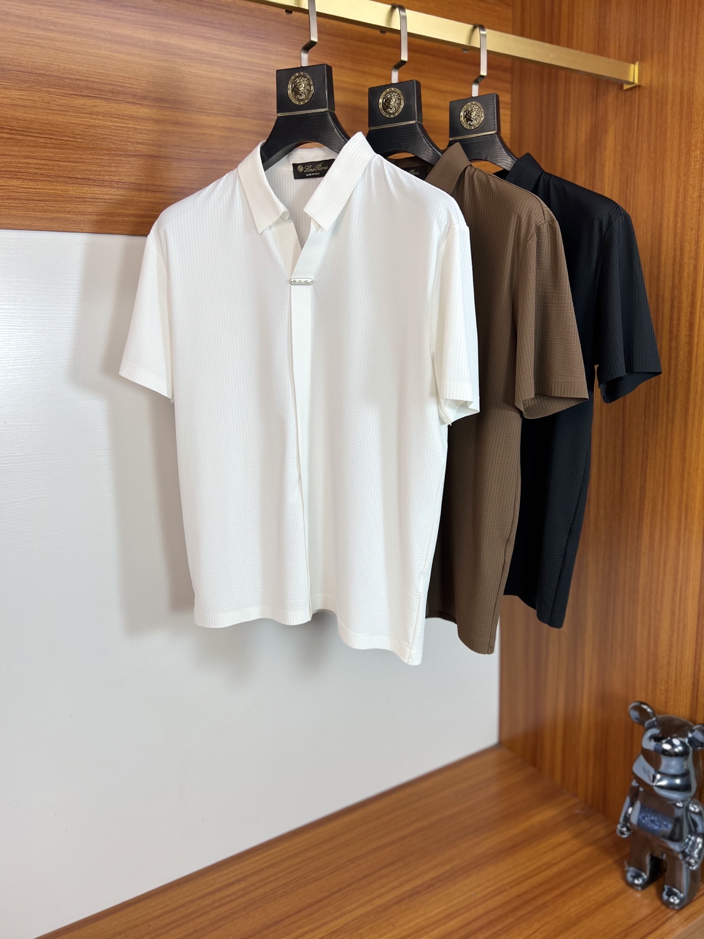 NO:462494,LP New products for spring and summer are available in the new year, complete three standards, lapel short-sleeved polo shirt, no need to introduce too much good products, look at the details, counter number M-XXXL /140 suggestions L,,loro piana,T-shirt,alexander wang19860909LP 年春夏新品上新 三标齐全 翻领短袖polo衫 好货不用过多介绍 看细节 专柜码数M-XXXL /140建议L,,loro piana,T-shirt,alexander wang,Men's clothing
