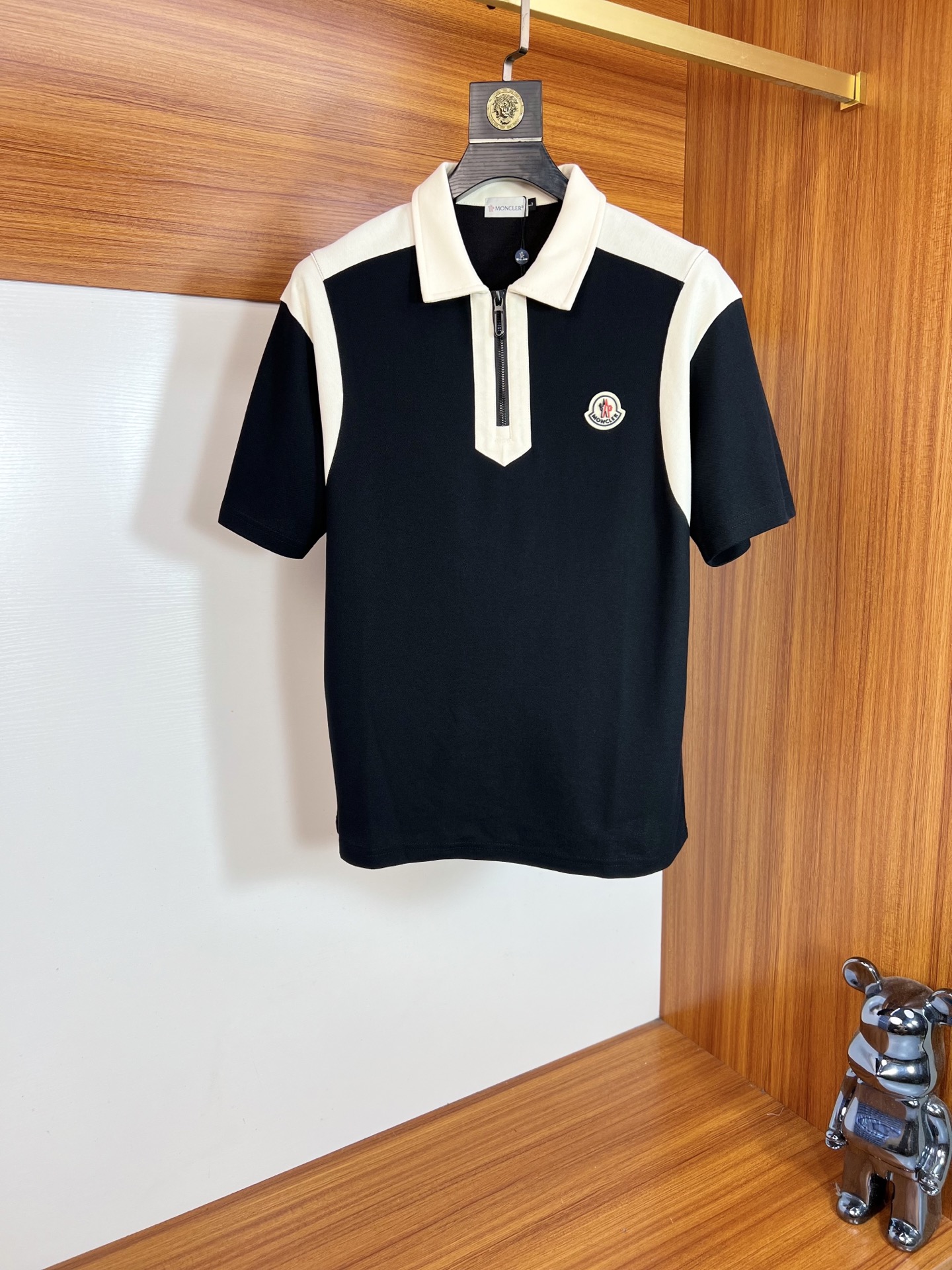 NO:462508,Moncler/Monkey 2025 new spring and summer products are available in new products, complete three standards, lapel short-sleeved polo shirt, good products do not need to be introduced too much, look at the details, counter number M-XXXL /140 suggestions L, Moncler, T-shirt, alexander wang19860909Moncler/蒙口 2025年春夏新品上新 三标齐全 翻领短袖polo衫 好货不用过多介绍 看细节 专柜码数M-XXXL /140建议L,,Moncler,T-shirt,alexander wang,Men's clothing