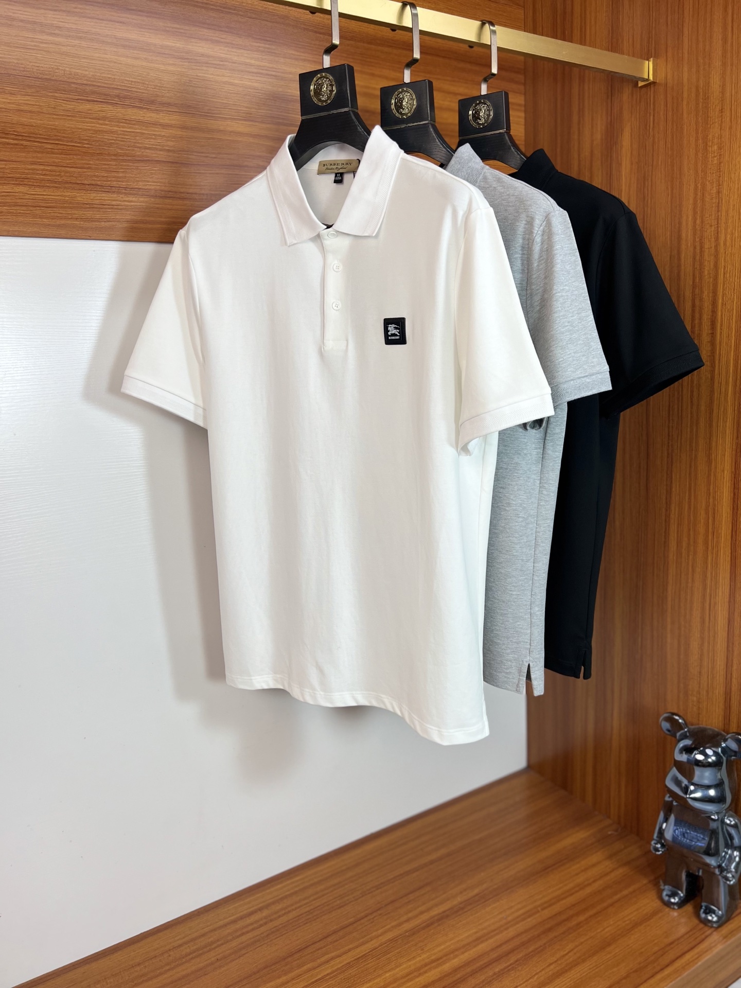 NO:462517,Burberry/Burberry New products for spring and summer 2025 are available in new products, complete three standards, lapel short-sleeved polo shirt, good products do not need to be introduced too much, look at the details, counter number M-XXXL /140 suggestions L, burberry, burberry, T-shirt, alexander wang19860909Burberry/巴宝莉 2025年春夏新品上新 三标齐全 翻领短袖polo衫 好货不用过多介绍 看细节 专柜码数M-XXXL /140建议L,,burberry,burberry,T-shirt,alexander wang,Men's clothing