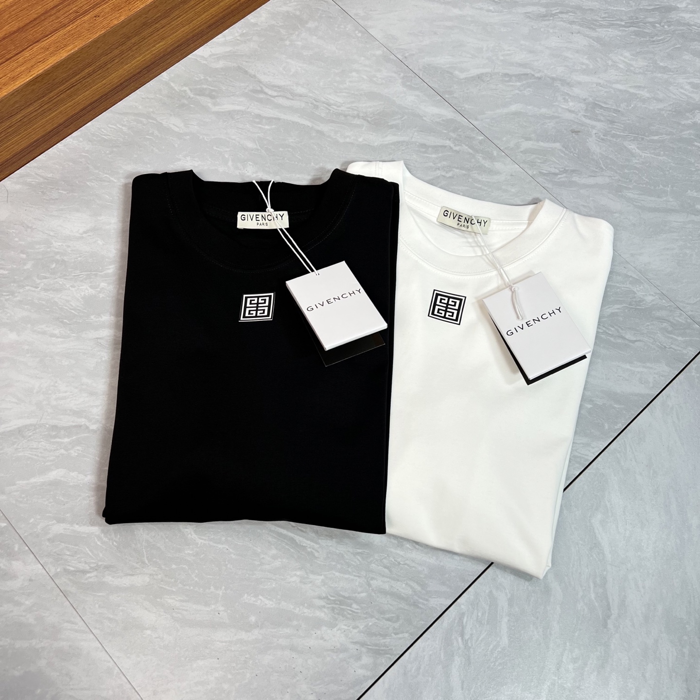 NO:471824,Givenchy New products for spring and summer 2025 are available in new products, complete three standards, mercerized cotton round neck short-sleeved T-shirt, three-dimensional glue-dropping process on chest, good products do not need to be introduced too much, look at the details, counter number M-XXXL 175/140 Suggestions, given, given, given, T-shirt, tees, t-shirt, alexander wang19860909give/纪梵希 2025年春夏新品上新 三标齐全 丝光棉圆领短袖T恤 胸前立体滴胶工艺 好货不用过多介绍 看细节 专柜码数M-XXXL 175/140建议L,,givenchy,givenchy,T-shirt,tees，t-shirt,alexander wang,Men's clothing