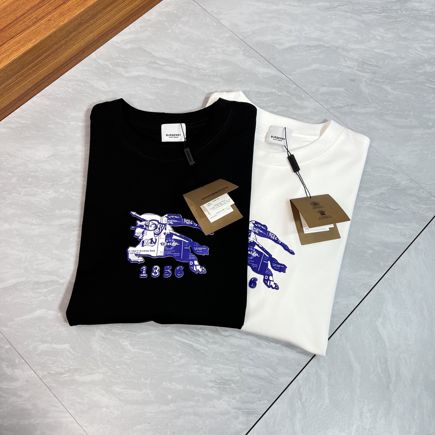 NO:471842,Burberry/Burberry New products for spring and summer 2025 are available in new products, complete three standards, mercerized cotton round neck short-sleeved T-shirt, three-dimensional glue dripping process on chest, no need to introduce too much good products, look at the details, counter number M-XXXL 175/140 Suggestions, L, burberry, burberry, T-shirt, tees, t-shirt, alexander wang19860909Burberry/巴宝莉 2025年春夏新品上新 三标齐全 丝光棉圆领短袖T恤 胸前立体滴胶工艺 好货不用过多介绍 看细节 专柜码数M-XXXL 175/140建议L,,burberry,burberry,T-shirt,tees，t-shirt,alexander wang,Men's clothing