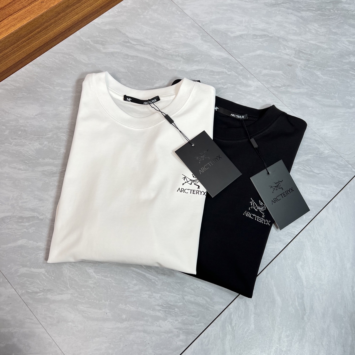 NO:471846,Arc/Architecture Bird New Products for Spring and Summer 2025 are available in new spring and summer. Three-standard mercerized cotton round neck short-sleeved T-shirt. Three-dimensional glue-dropping technology on the chest. Good products don’t need to be introduced too much. Look at the details. Counter code M-XXXL 175/140 Suggestions L, arc'teryx, T-shirt,tees, t-shirt,alexander wang19860909Arc/始祖鸟 2025年春夏新品上新 三标齐全 丝光棉圆领短袖T恤 胸前立体滴胶工艺 好货不用过多介绍 看细节 专柜码数M-XXXL 175/140建议L,arc'teryx,T-shirt,tees，t-shirt,alexander wang,Men's clothing