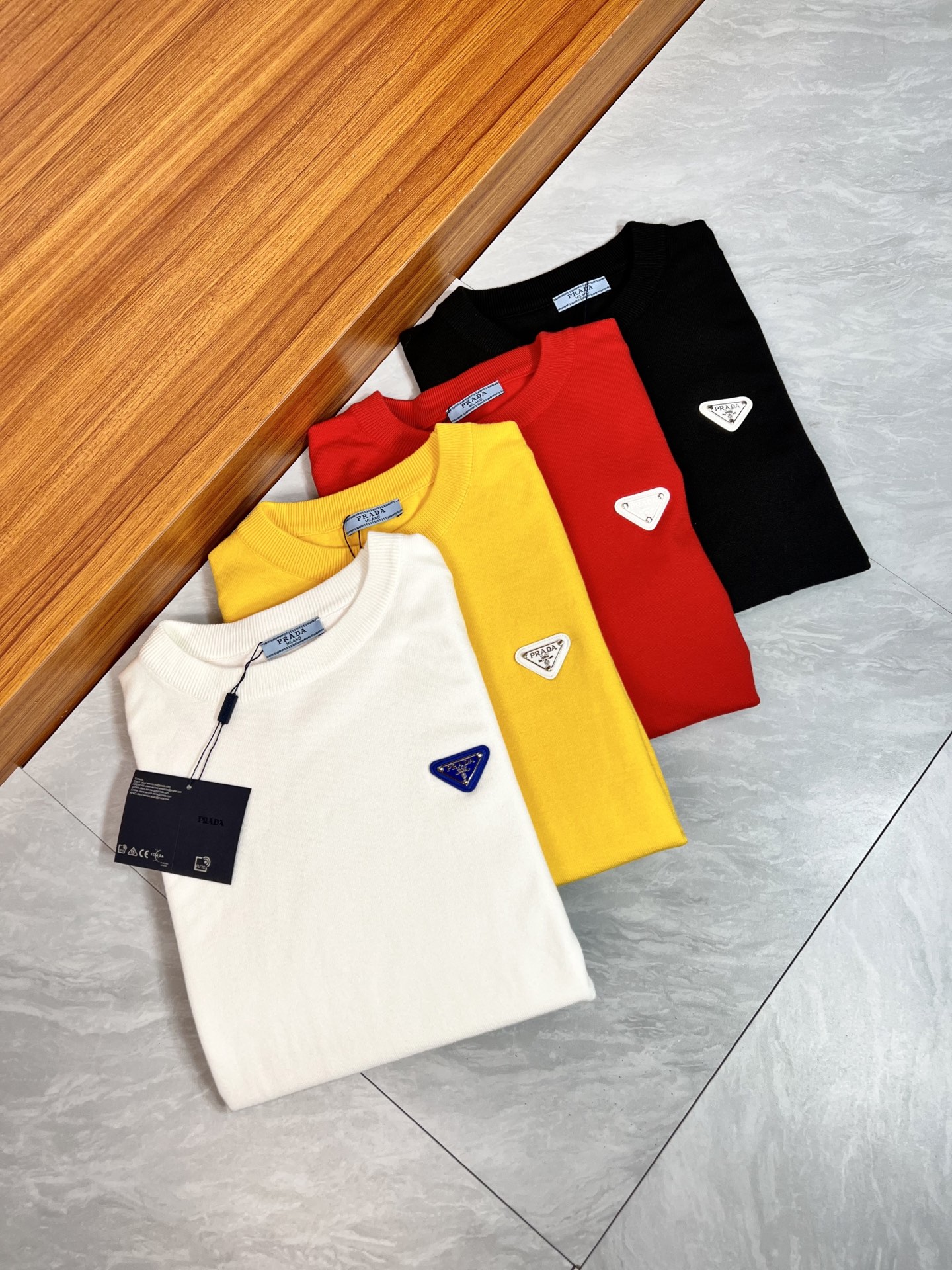 NO:514686,Prada/Prada 2025 new spring and summer products are available, three standards are complete, round neck sweater, good products do not need to be introduced too much, look at the details, counter number M-XXXL /140 suggestions L,,prada,prada,sweaters,alexander wang19860909Prada/普拉达 2025年春夏新品上新 三标齐全 圆领毛衣 好货不用过多介绍 看细节 专柜码数M-XXXL /140建议L,,prada,prada,sweaters,alexander wang,Men's clothing